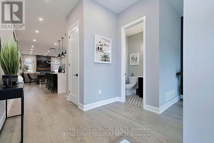 1467 Lakeport Crescent, Oakville, Ontario  L6H 3S1 - Photo 3 - W12645830