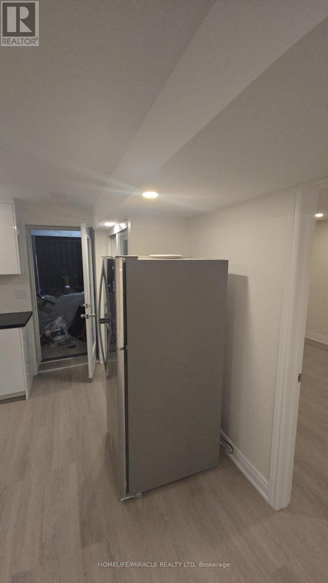 Bsmt - 16 Meadowcrest Lane, Brampton, Ontario  L7A 0T8 - Photo 6 - W12645846