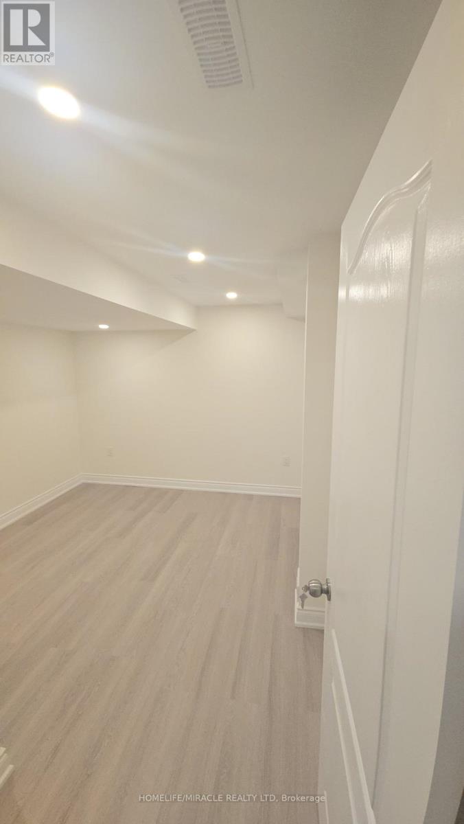 Bsmt - 16 Meadowcrest Lane, Brampton, Ontario  L7A 0T8 - Photo 8 - W12645846