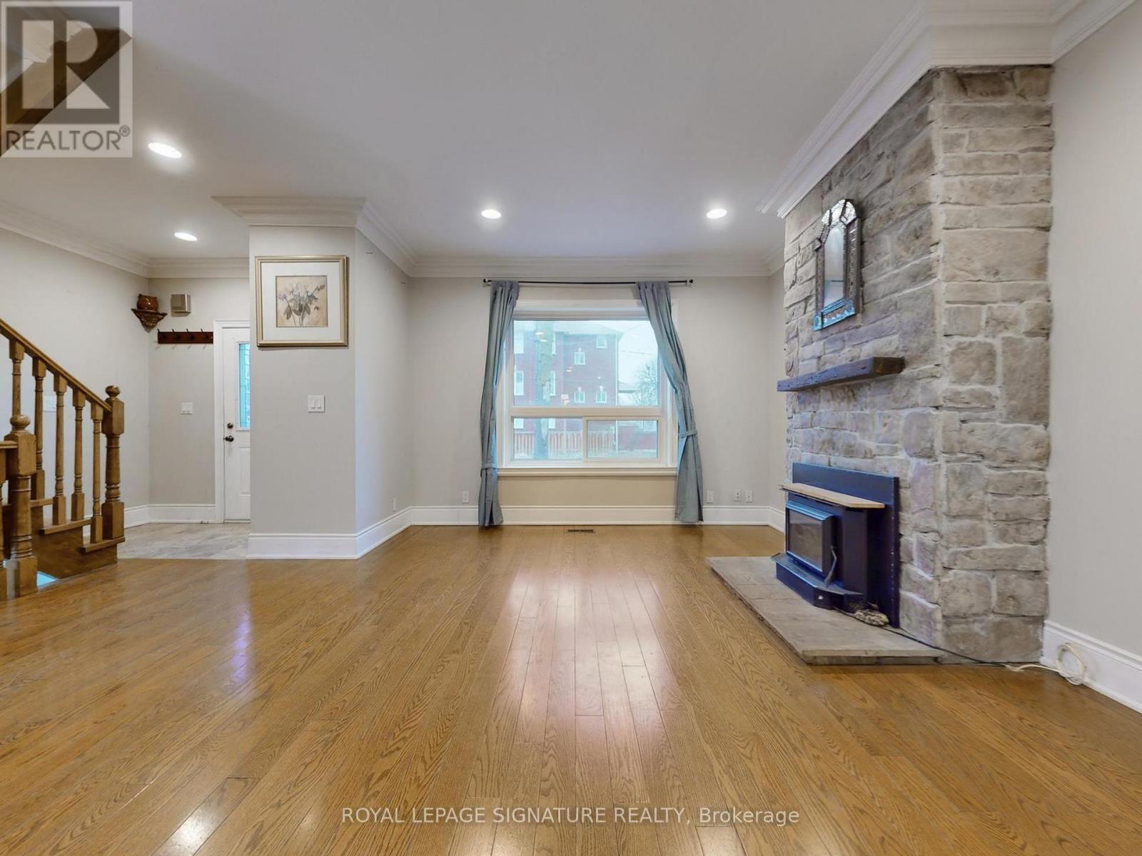 73 BUTTONWOOD AVENUE, Toronto, Ontario