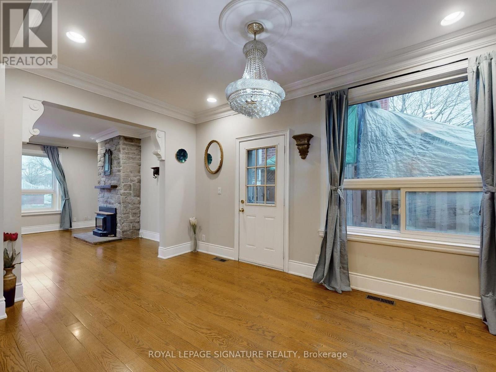 73 Buttonwood Avenue, Toronto, Ontario  M6M 2H9 - Photo 12 - W12645848