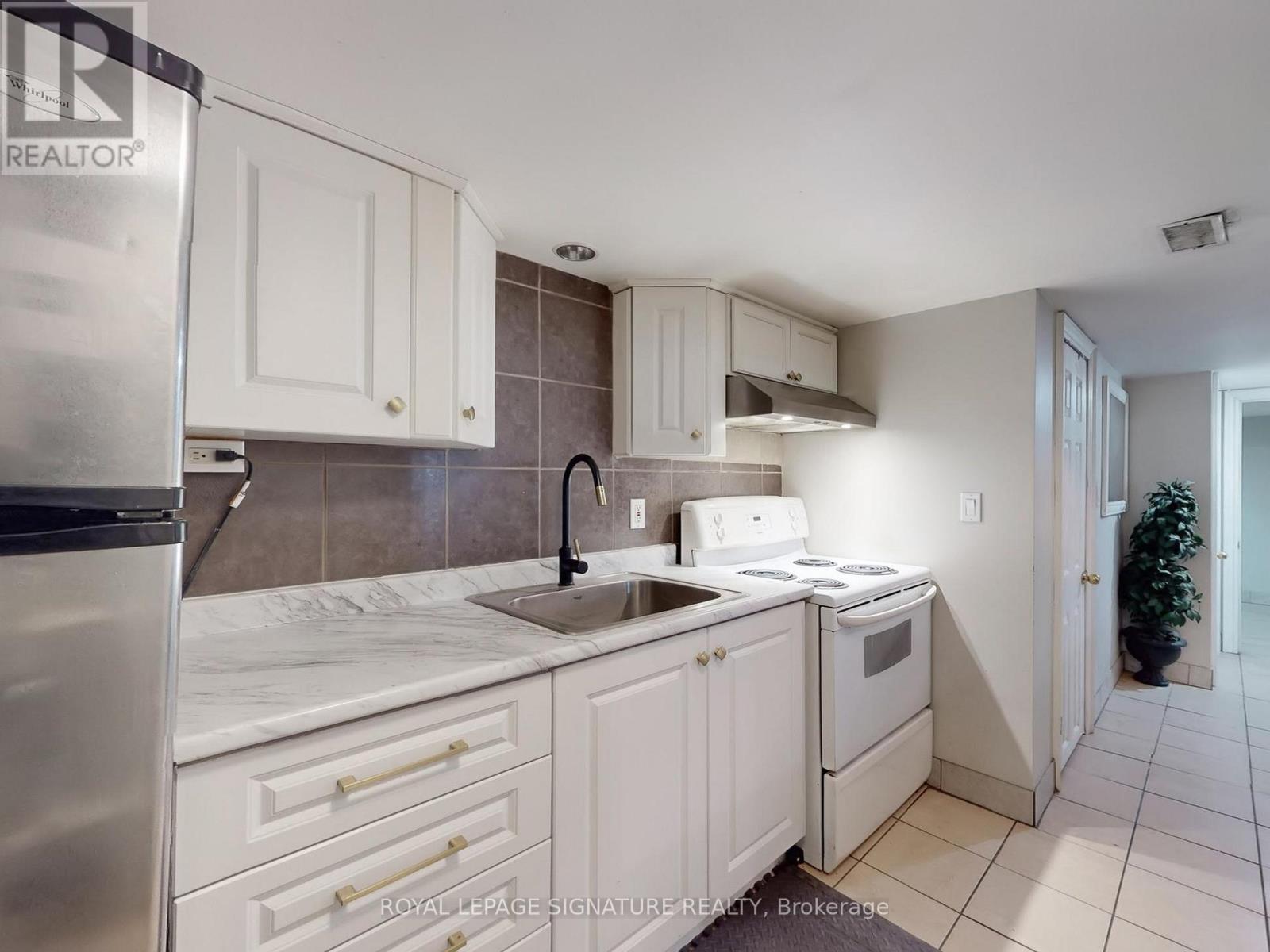 73 Buttonwood Avenue, Toronto, Ontario  M6M 2H9 - Photo 31 - W12645848