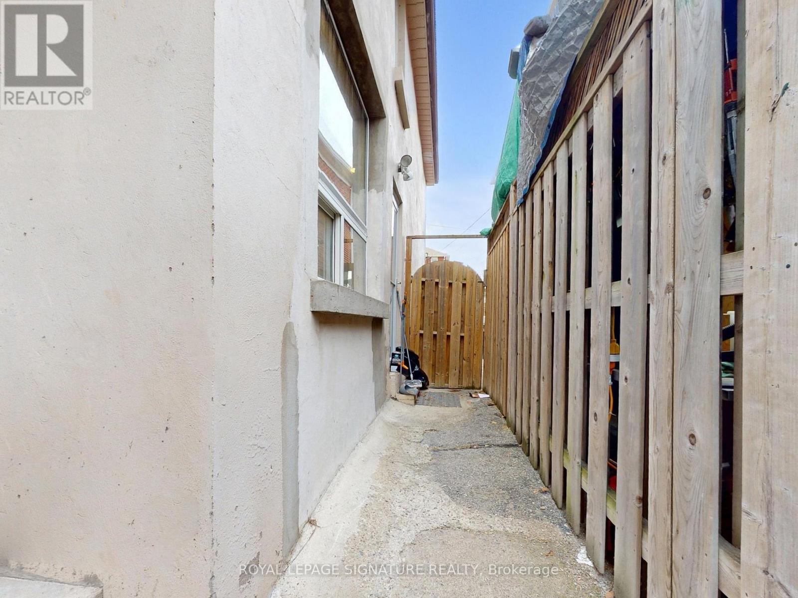 73 Buttonwood Avenue, Toronto, Ontario  M6M 2H9 - Photo 41 - W12645848