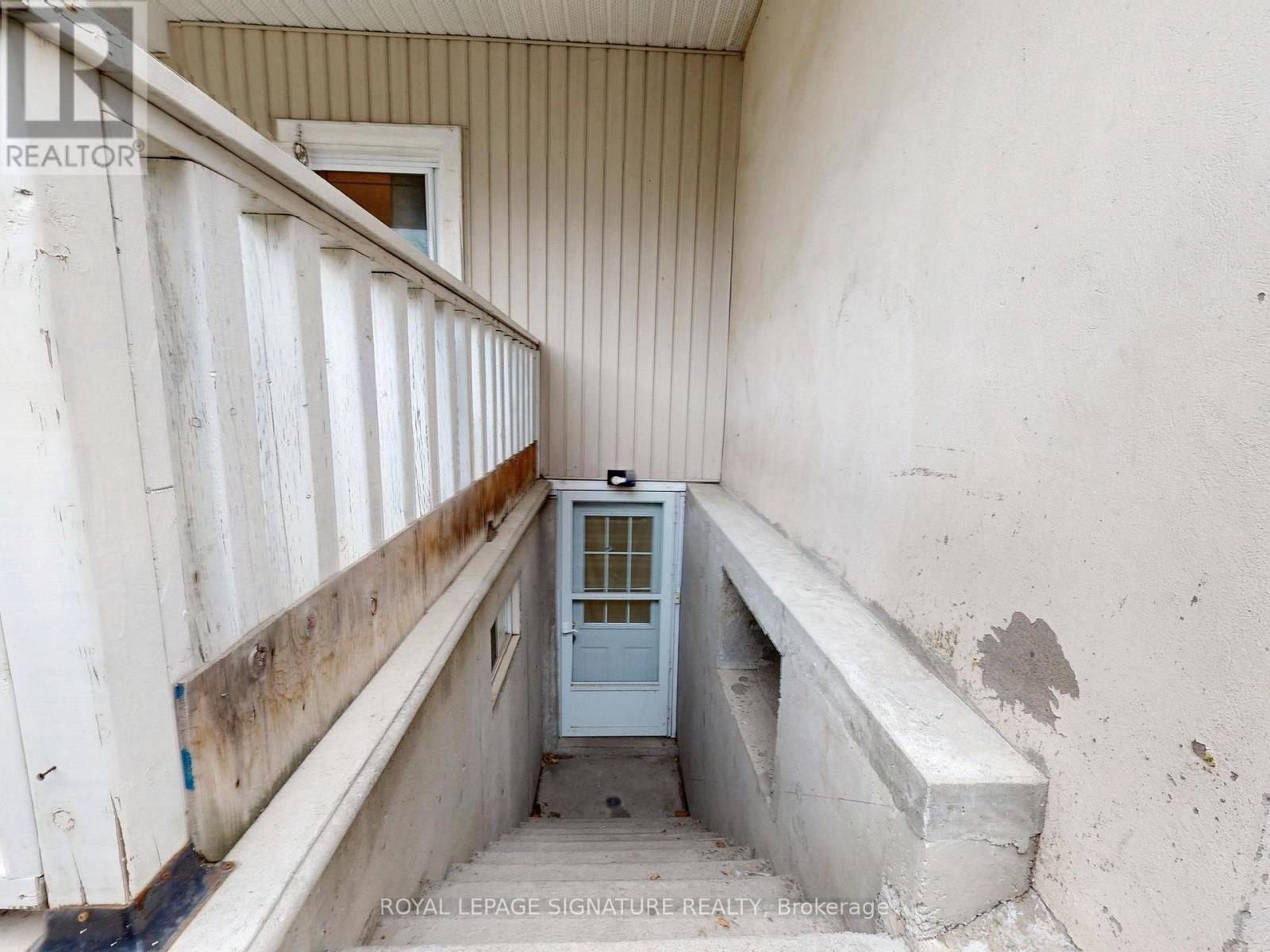 73 Buttonwood Avenue, Toronto, Ontario  M6M 2H9 - Photo 42 - W12645848