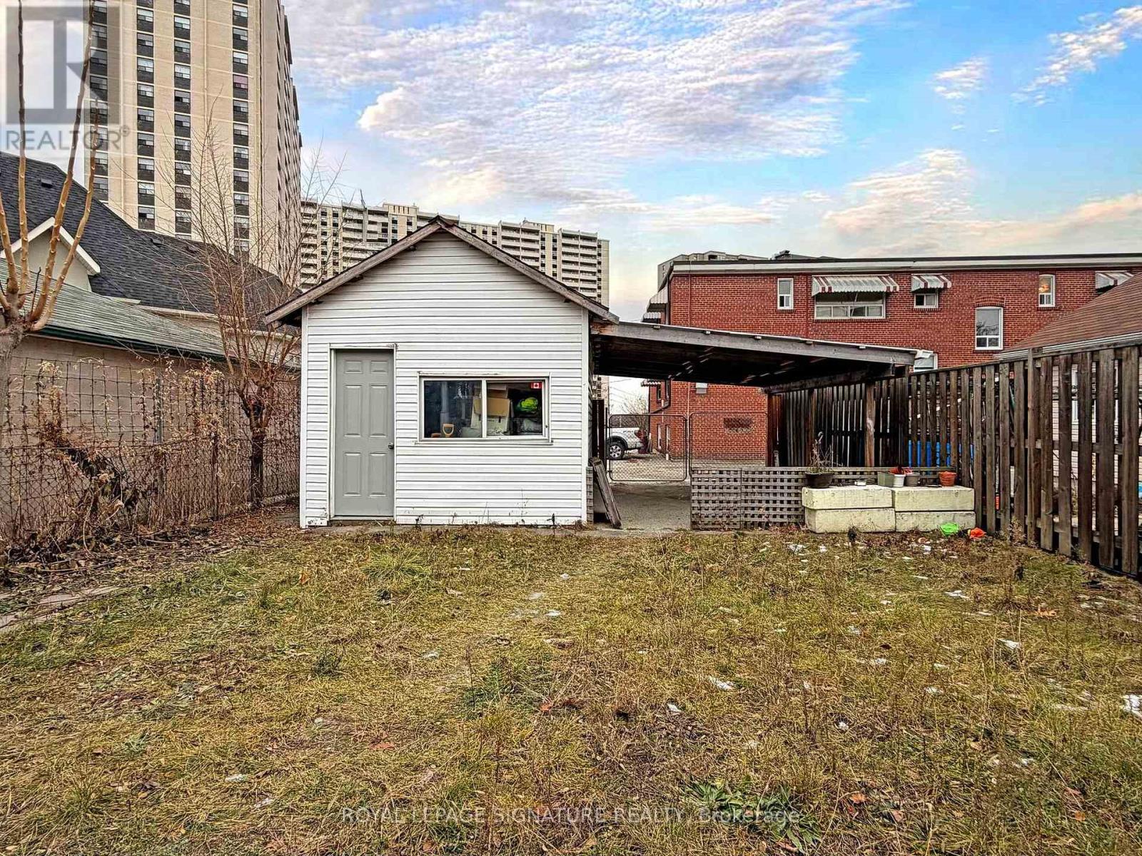 73 Buttonwood Avenue, Toronto, Ontario  M6M 2H9 - Photo 46 - W12645848