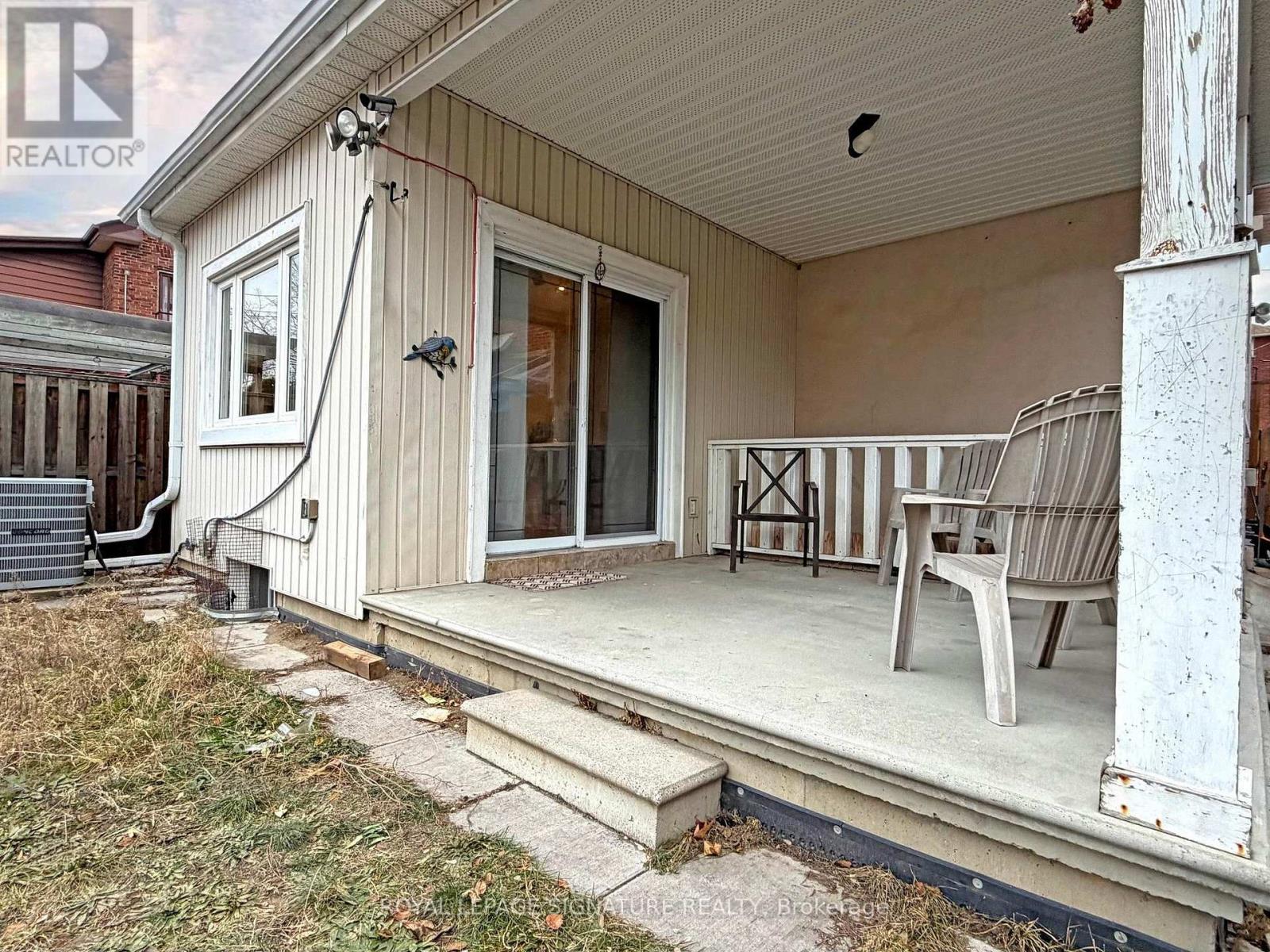 73 Buttonwood Avenue, Toronto, Ontario  M6M 2H9 - Photo 47 - W12645848