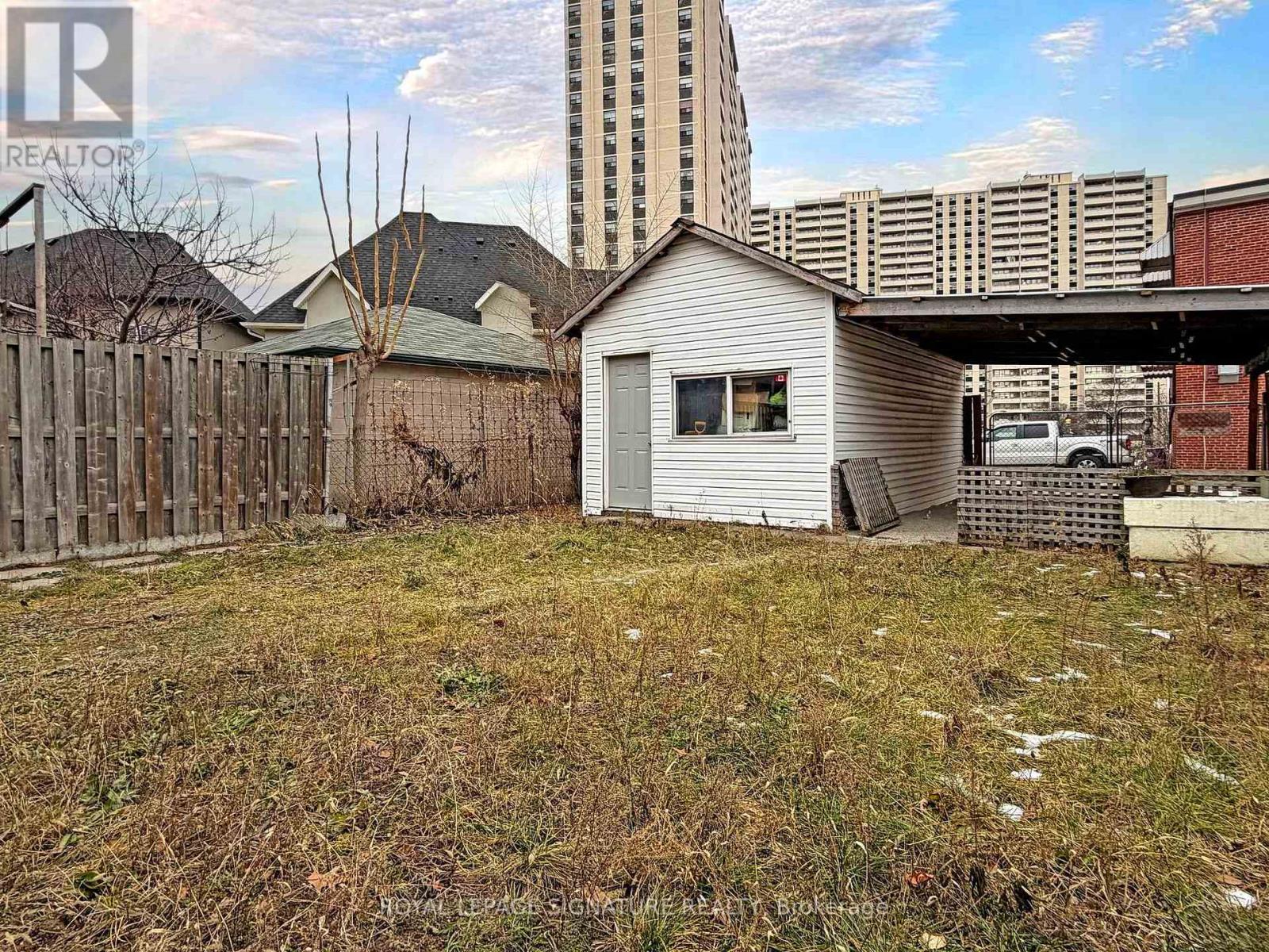 73 Buttonwood Avenue, Toronto, Ontario  M6M 2H9 - Photo 48 - W12645848