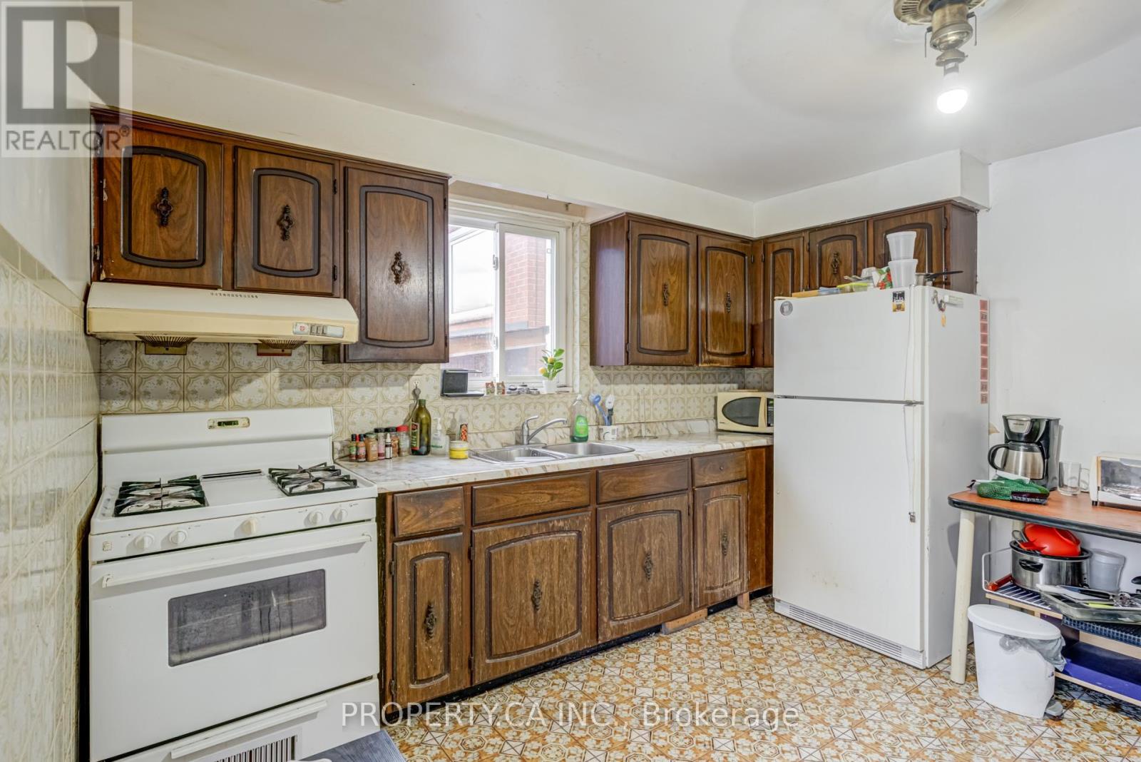 Main Rm 3 - 158 Hallam Street, Toronto, Ontario  M6H 1X2 - Photo 10 - W12645902