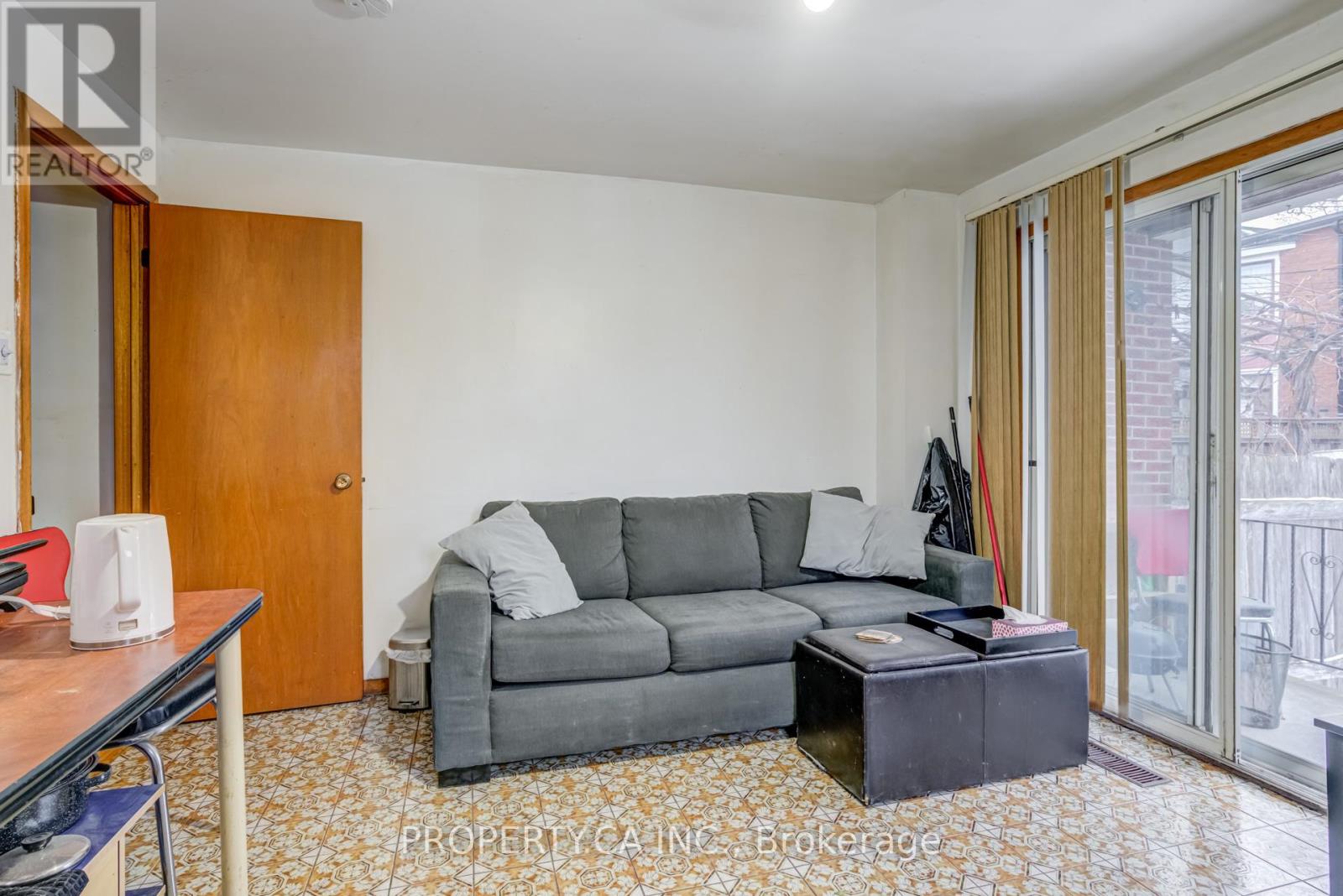 Main Rm 3 - 158 Hallam Street, Toronto, Ontario  M6H 1X2 - Photo 11 - W12645902