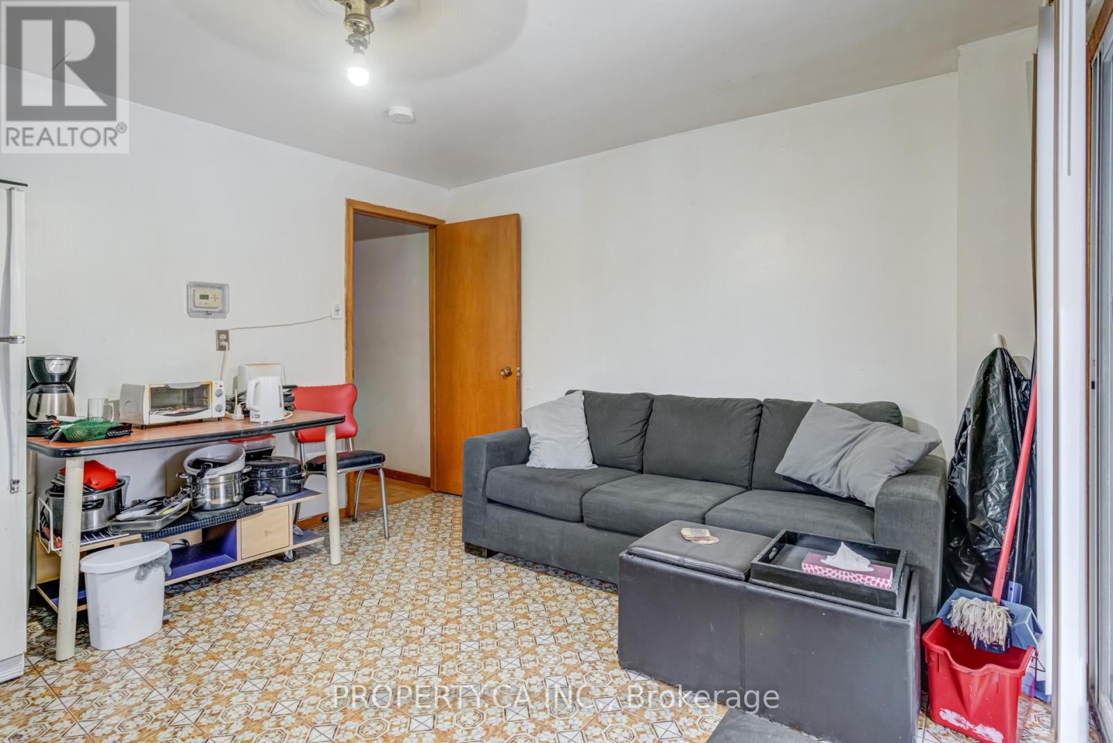 Main Rm 3 - 158 Hallam Street, Toronto, Ontario  M6H 1X2 - Photo 12 - W12645902