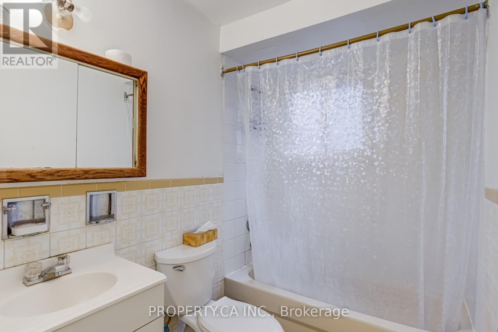 Main Rm 3 - 158 Hallam Street, Toronto, Ontario  M6H 1X2 - Photo 13 - W12645902