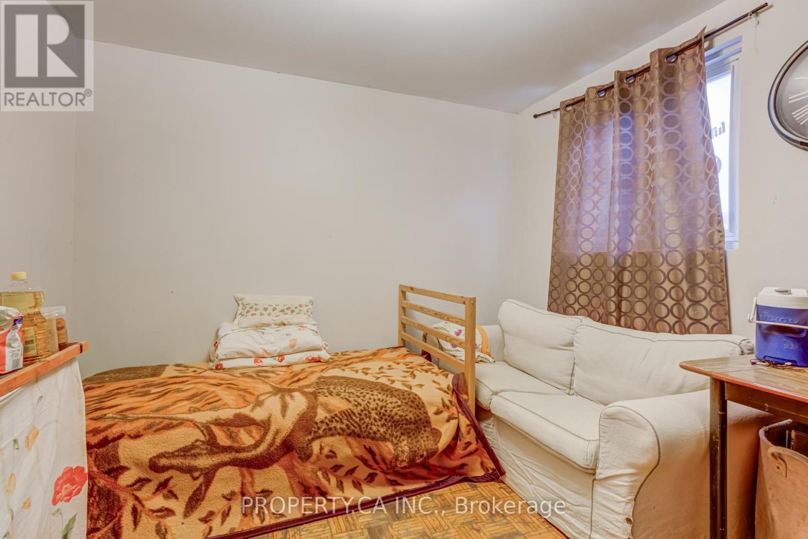 Main Rm 3 - 158 Hallam Street, Toronto, Ontario  M6H 1X2 - Photo 6 - W12645902