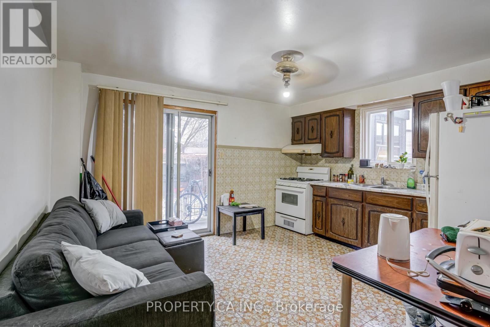 Main Rm 3 - 158 Hallam Street, Toronto, Ontario  M6H 1X2 - Photo 8 - W12645902