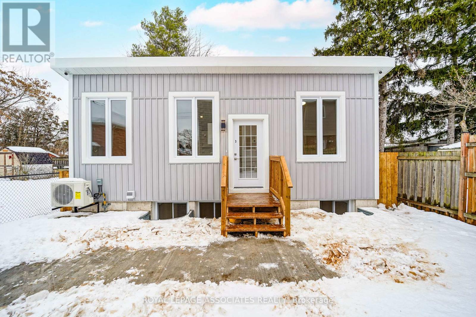 35 St George Street, Brantford, Ontario  N3R 1V2 - Photo 2 - X12645826