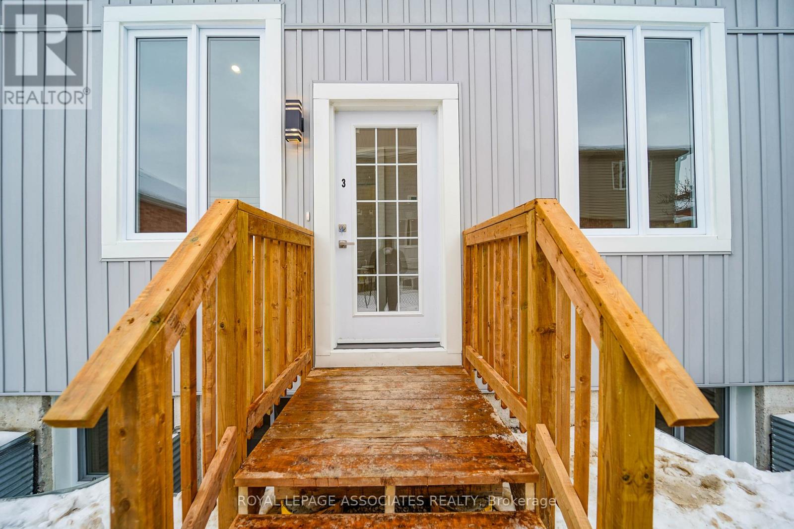 35 St George Street, Brantford, Ontario  N3R 1V2 - Photo 3 - X12645826