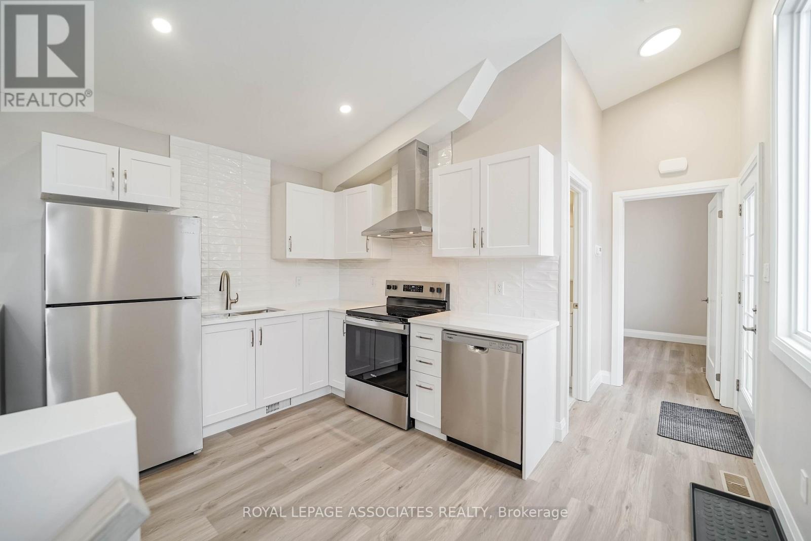 35 St George Street, Brantford, Ontario  N3R 1V2 - Photo 4 - X12645826