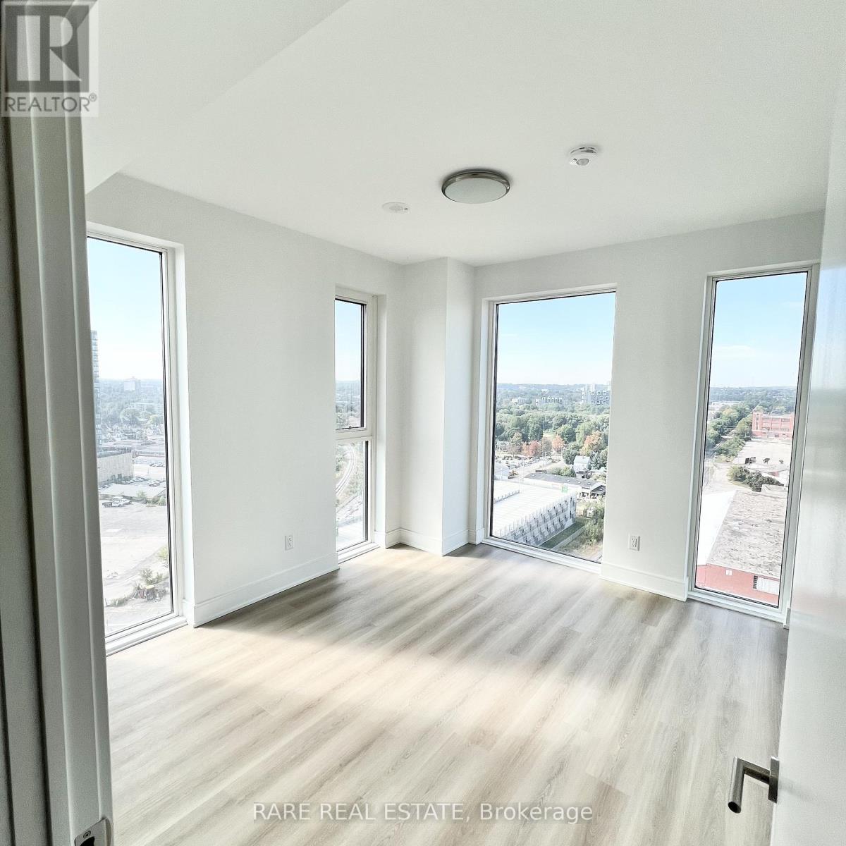 1603 - 25 Wellington Street S, Kitchener, Ontario  N2G 2E6 - Photo 4 - X12645860