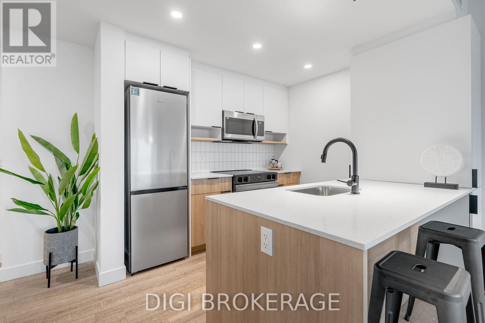 305 - 1240 Cummings Avenue, Ottawa, Ontario  K1J 0E3 - Photo 8 - X12645970