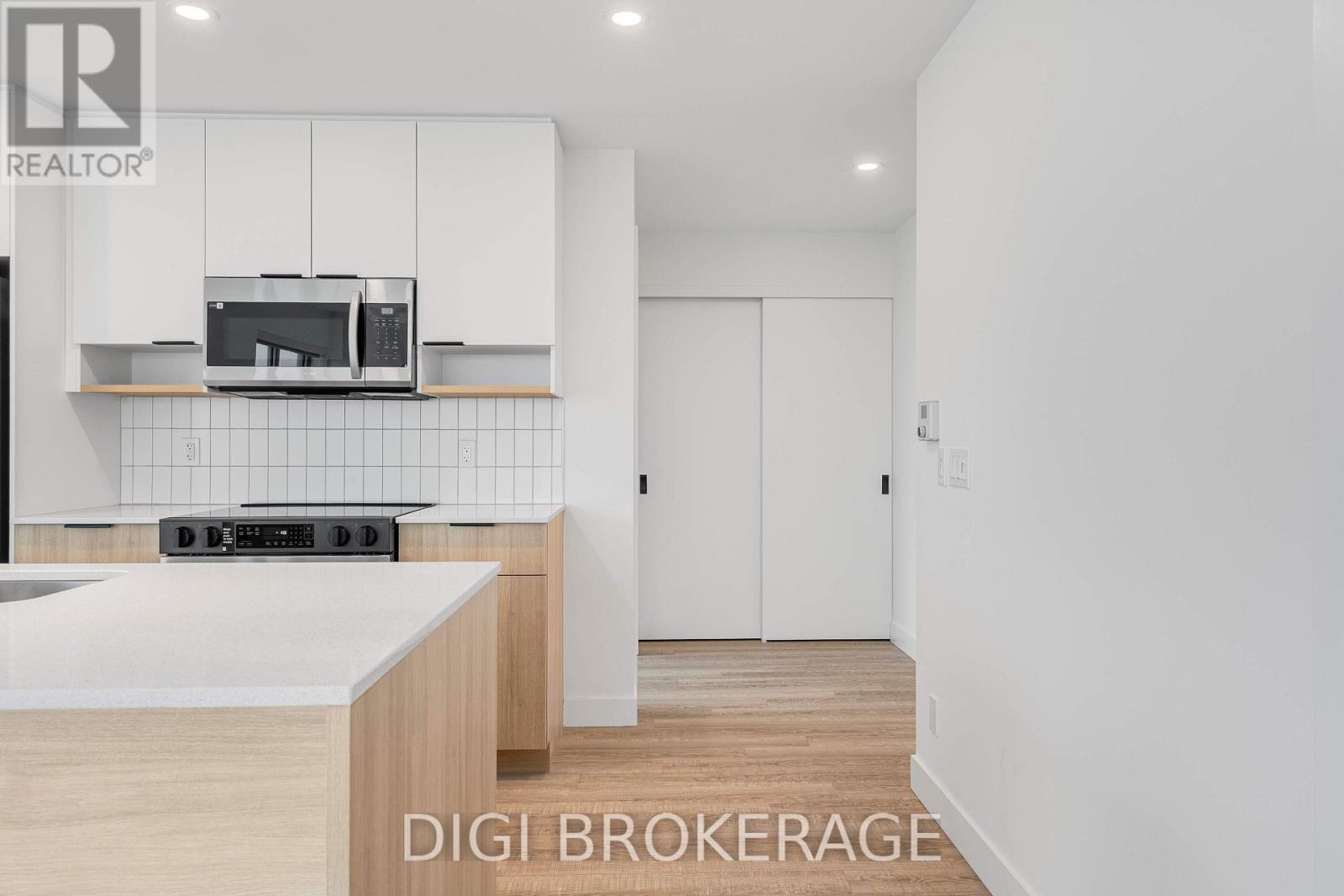 2207 - 1240 Cummings Avenue, Ottawa, Ontario  K1J 0E3 - Photo 18 - X12645972