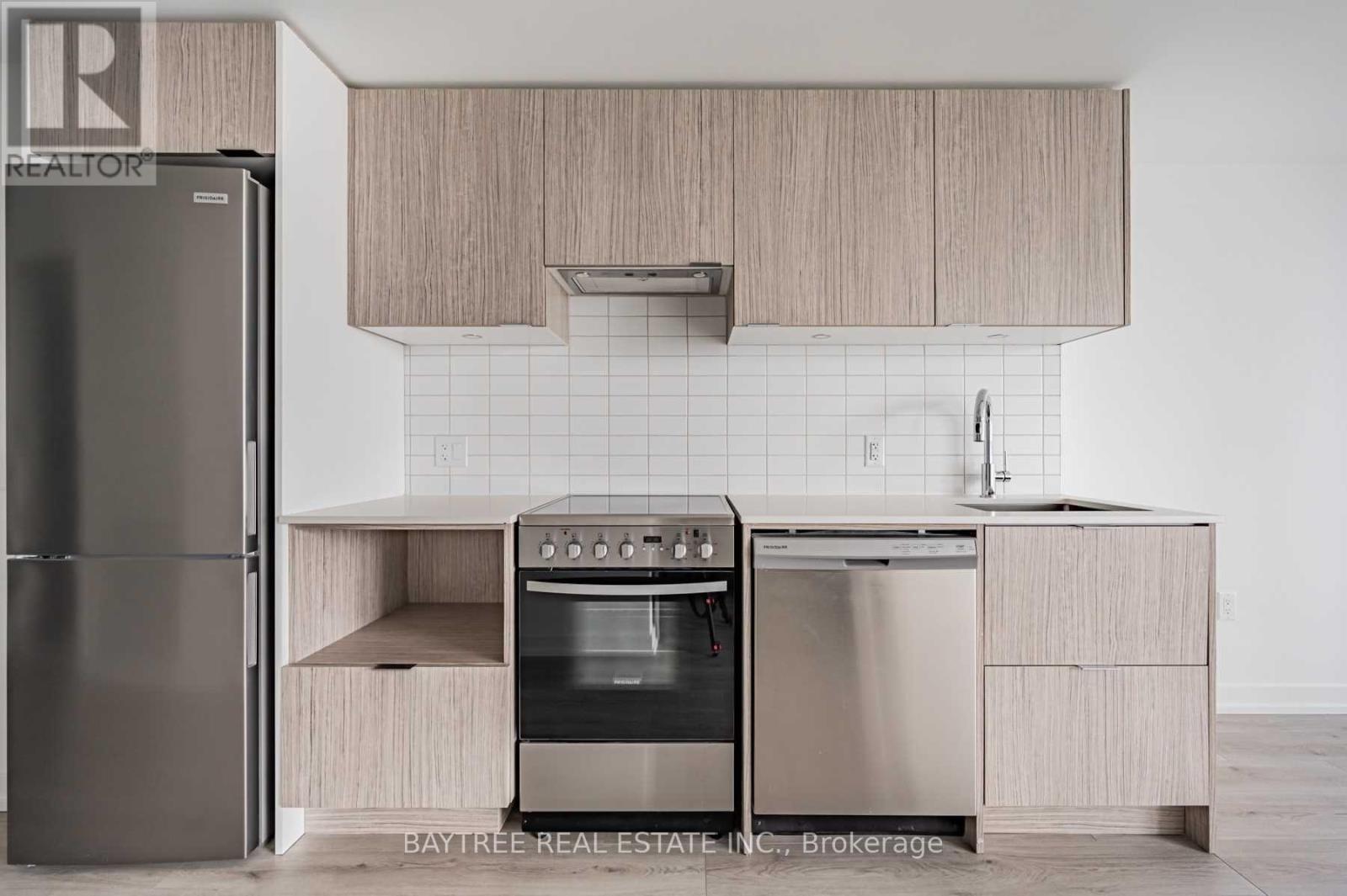 1712 - 395 Bloor Street E, Toronto, Ontario  M4W 0B4 - Photo 2 - C12645978