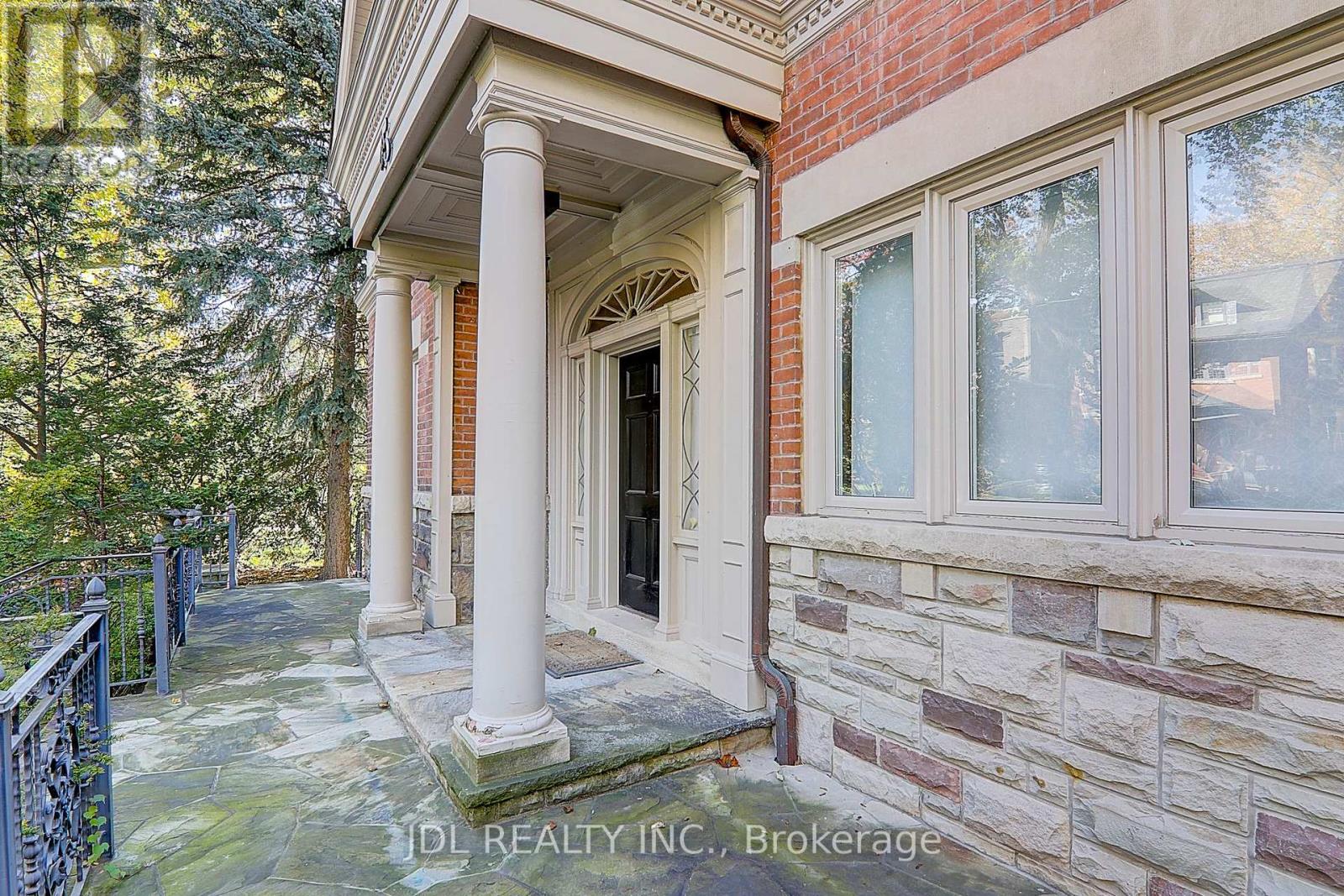 15 Castle Frank Crescent, Toronto, Ontario  M4W 3A2 - Photo 2 - C12646000