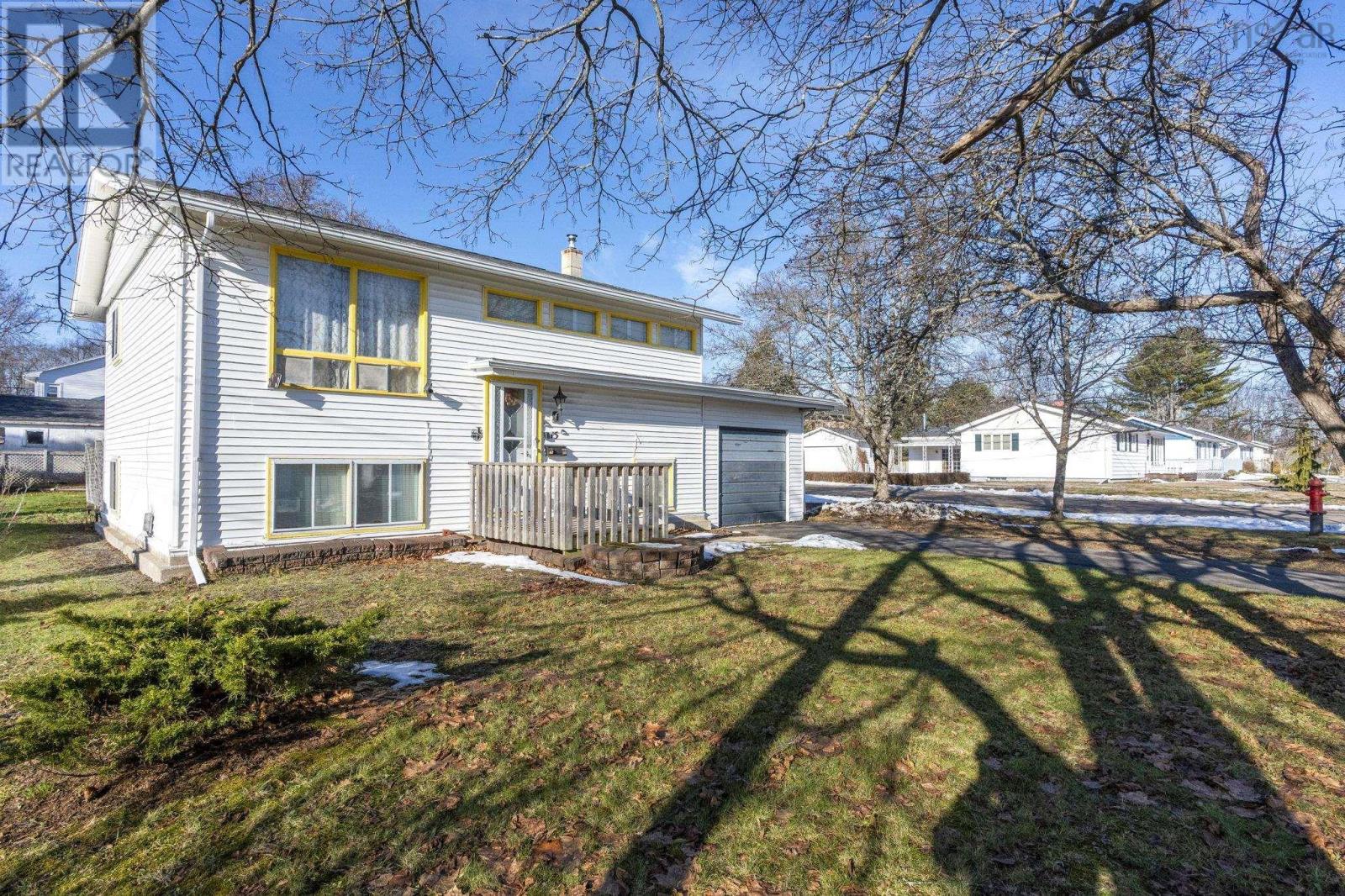 15 Acadia Street, Middleton, Nova Scotia  B0S 1P0 - Photo 3 - 202529632