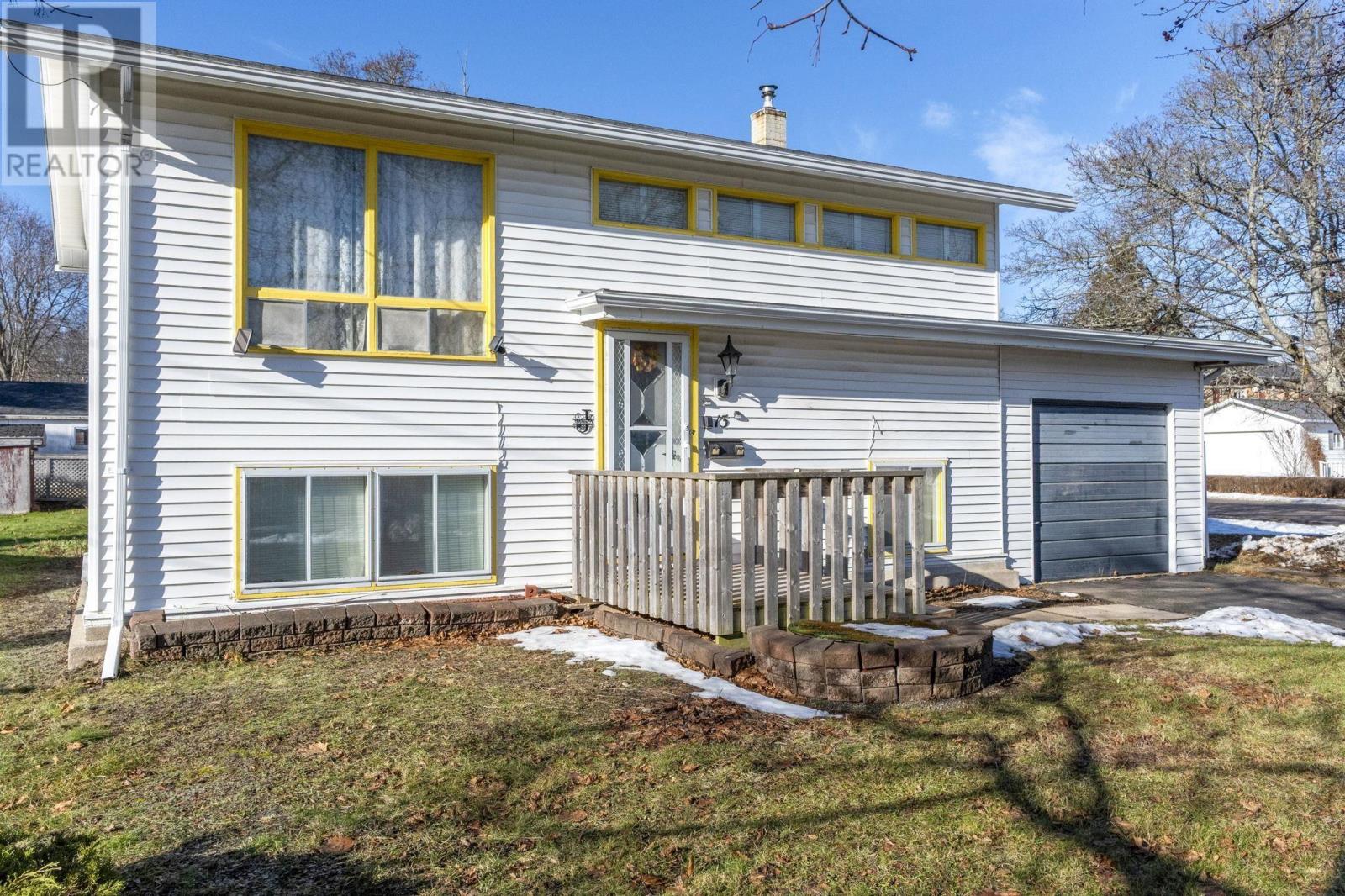 15 Acadia Street, Middleton, Nova Scotia  B0S 1P0 - Photo 4 - 202529632