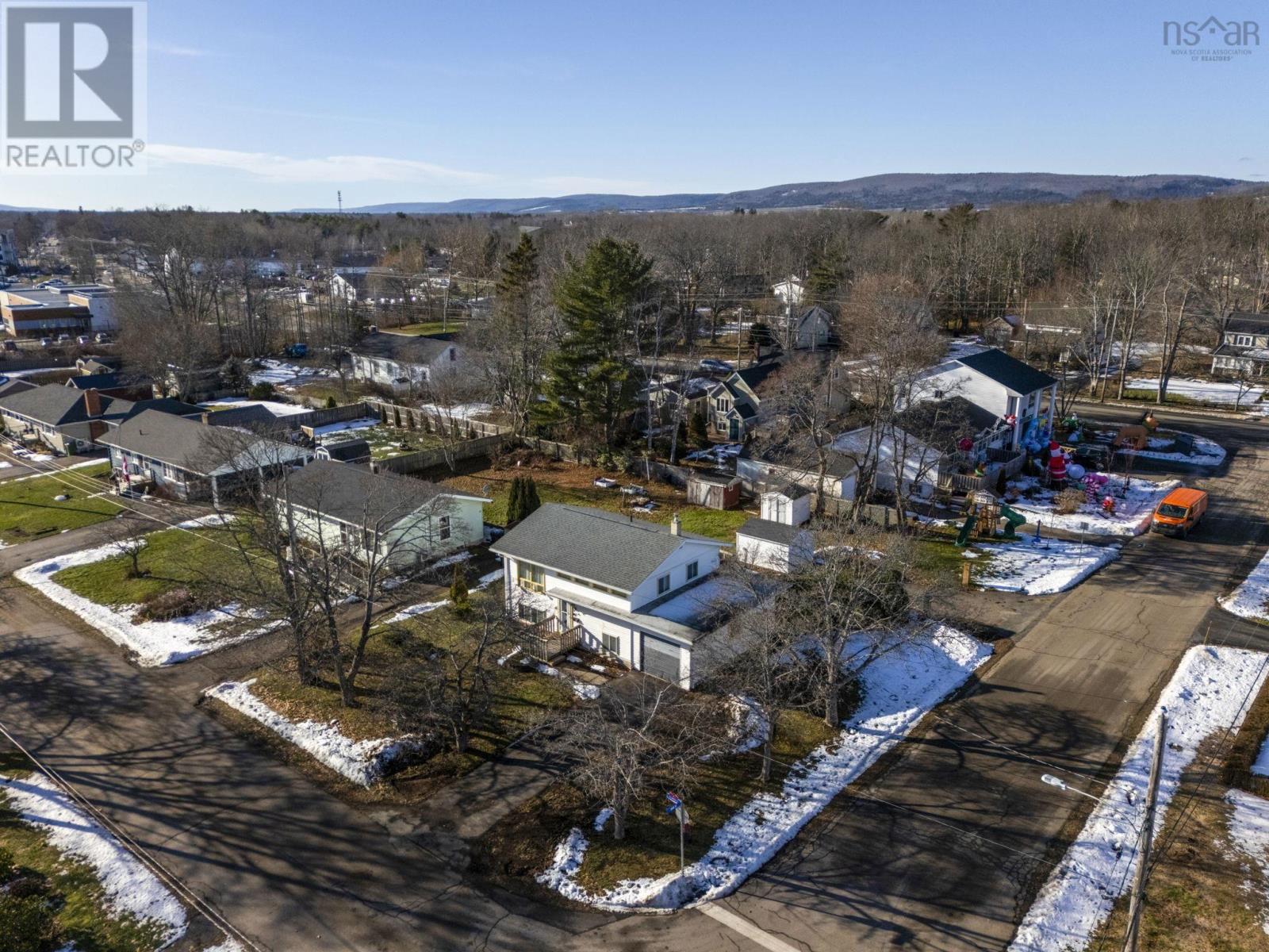 15 Acadia Street, Middleton, Nova Scotia  B0S 1P0 - Photo 6 - 202529632