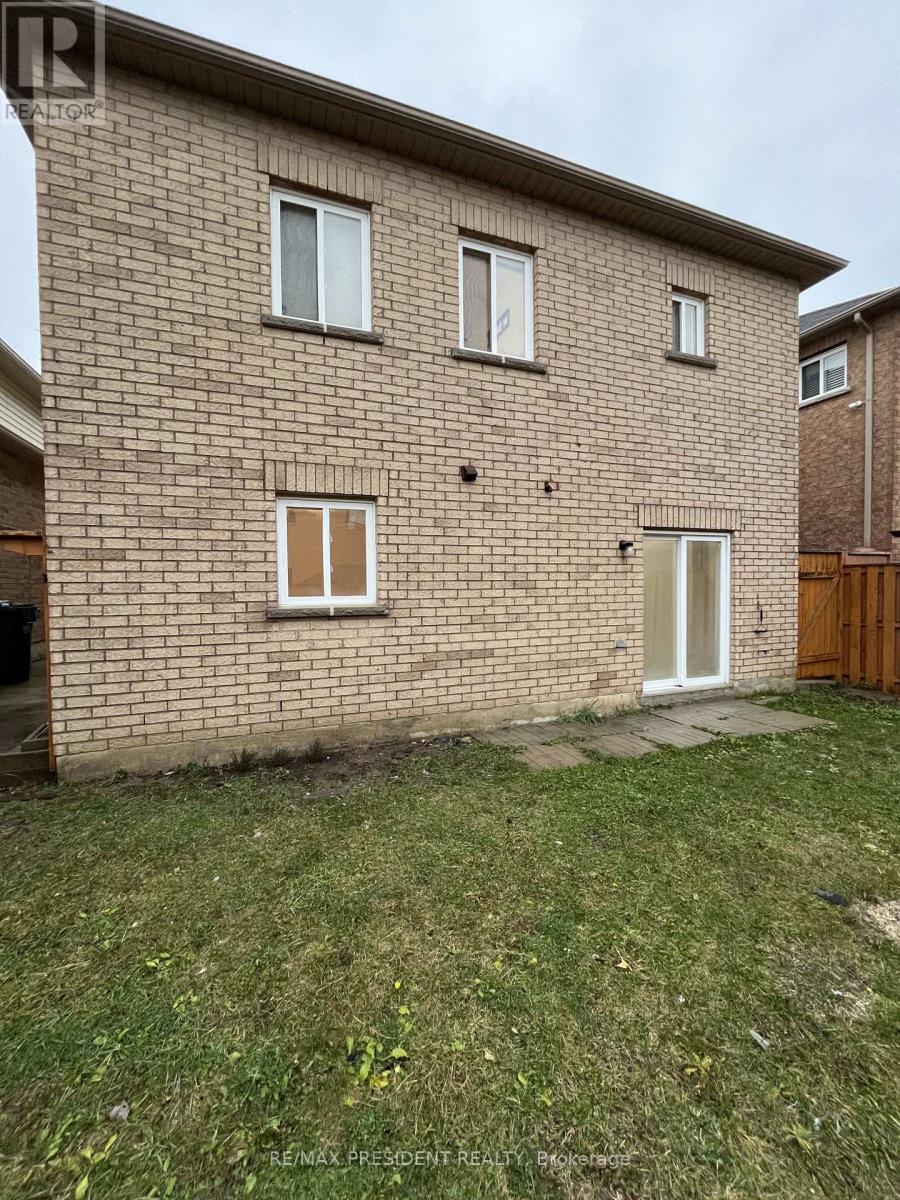 9 Denim Drive, Brampton, Ontario  L6P 1K4 - Photo 10 - W12645998