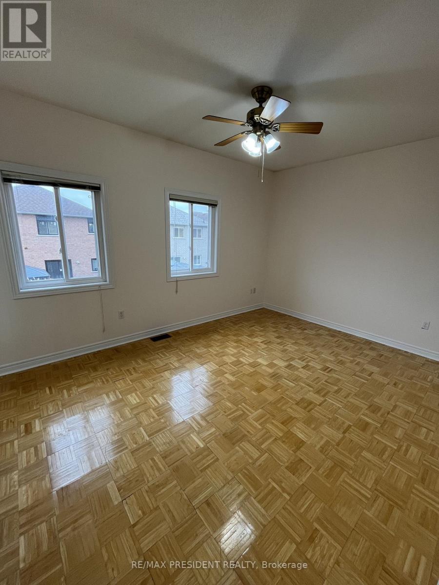 9 Denim Drive, Brampton, Ontario  L6P 1K4 - Photo 4 - W12645998