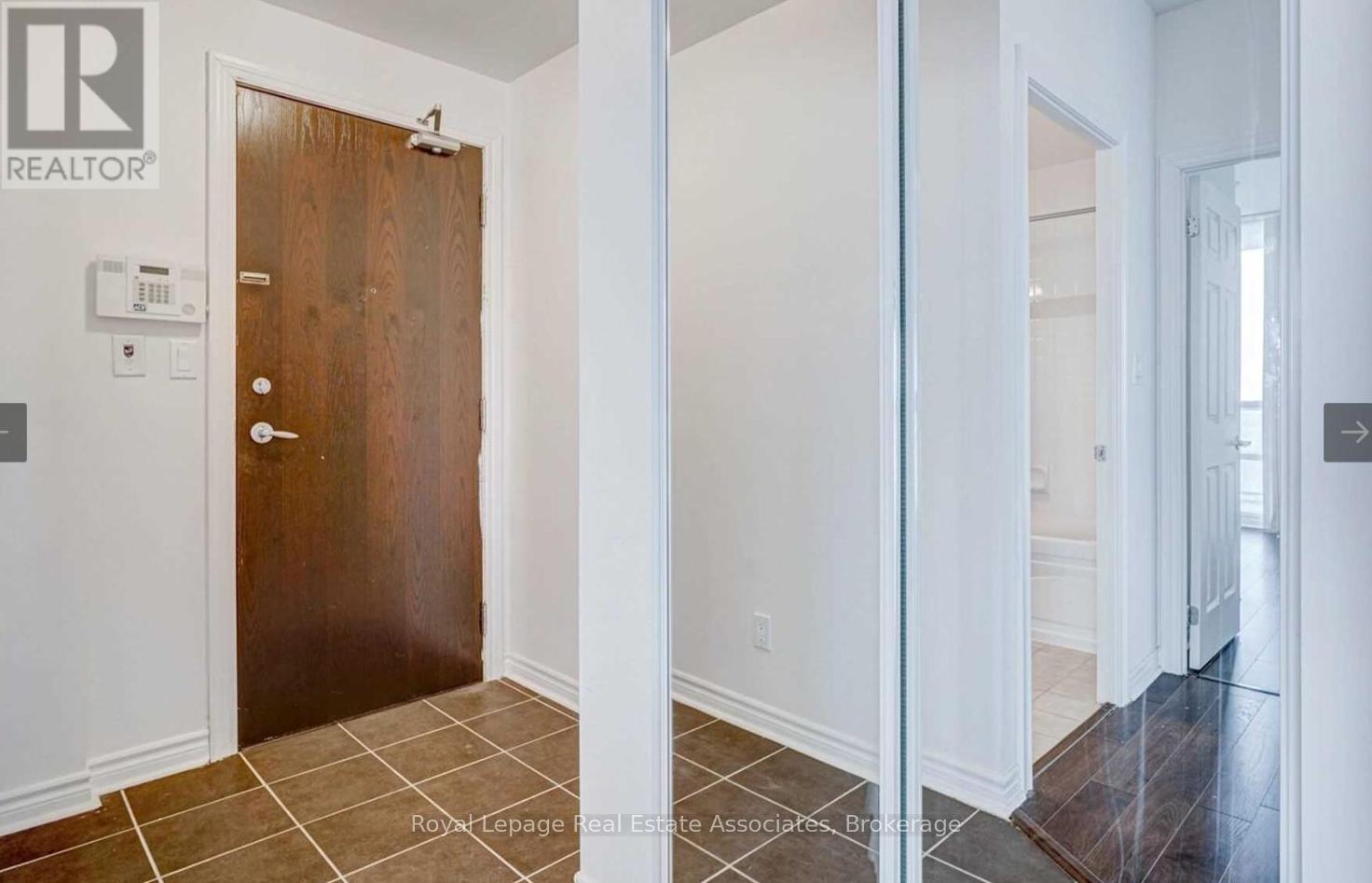 2510 - 3504 Hurontario Street, Mississauga, Ontario  L5B 0B9 - Photo 5 - W12644216