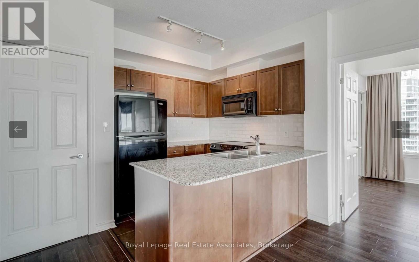 2510 - 3504 Hurontario Street, Mississauga, Ontario  L5B 0B9 - Photo 7 - W12644216