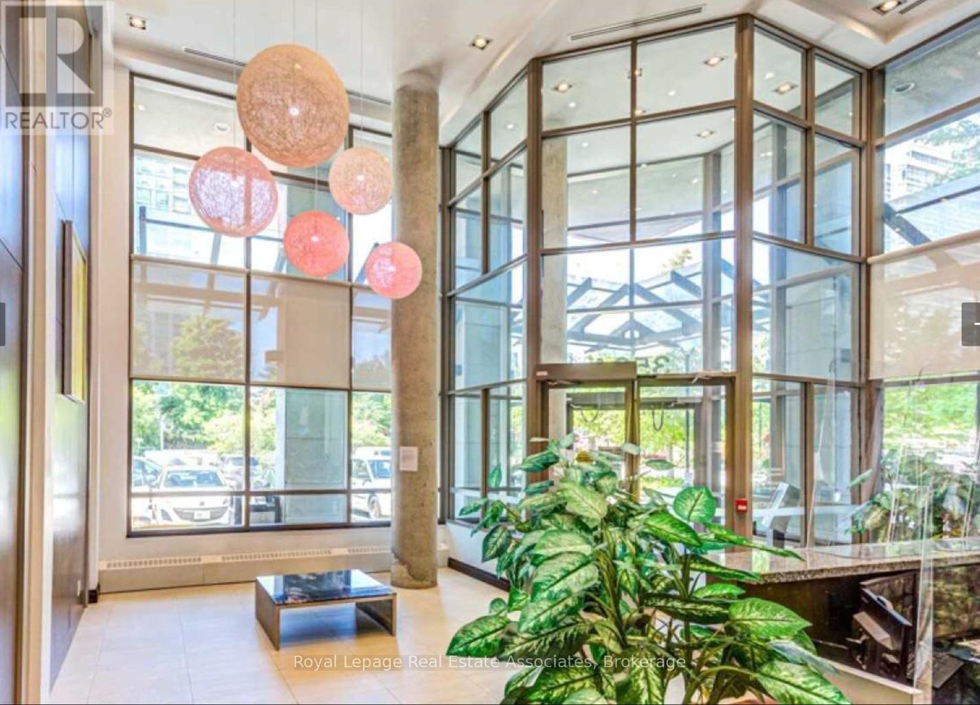 2510 - 3504 Hurontario Street, Mississauga, Ontario  L5B 0B9 - Photo 4 - W12644216