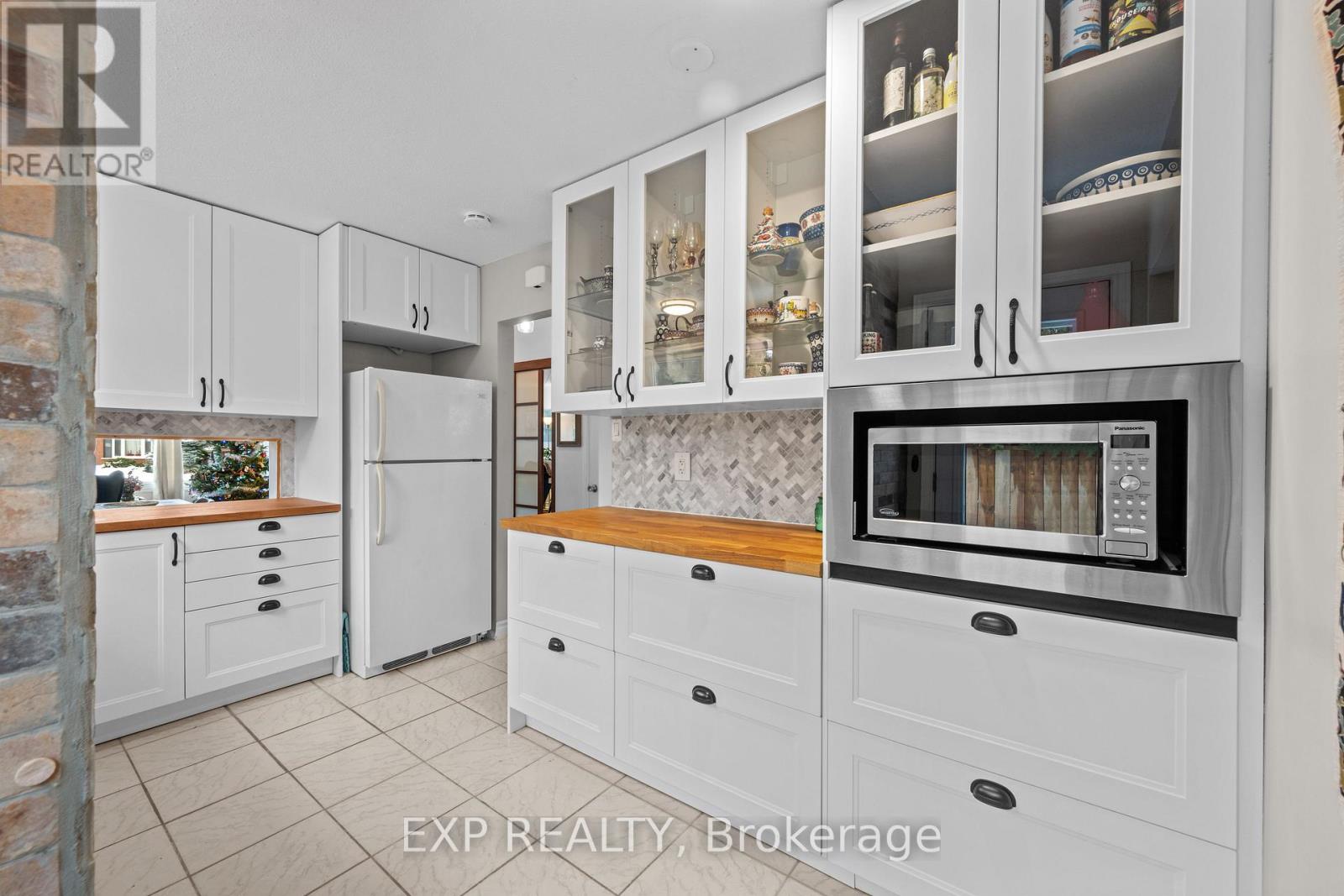 26 Leeming Drive, Ottawa, Ontario  K2H 5P7 - Photo 10 - X12646104