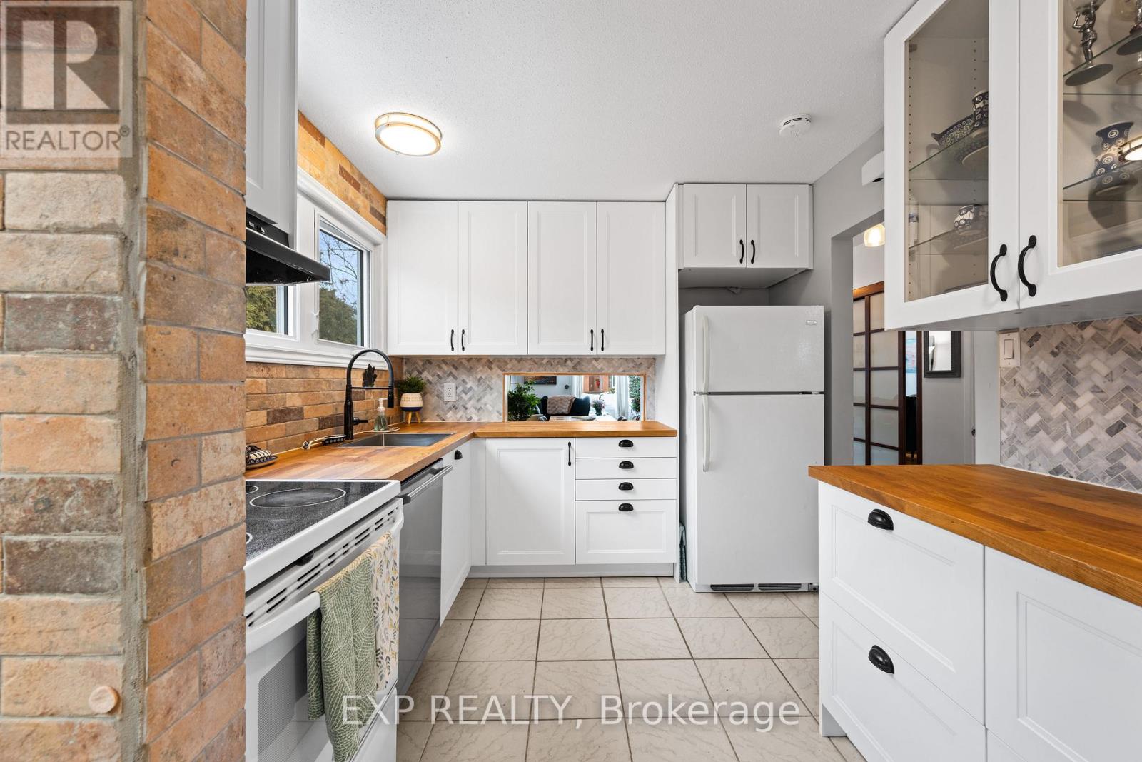 26 Leeming Drive, Ottawa, Ontario  K2H 5P7 - Photo 12 - X12646104