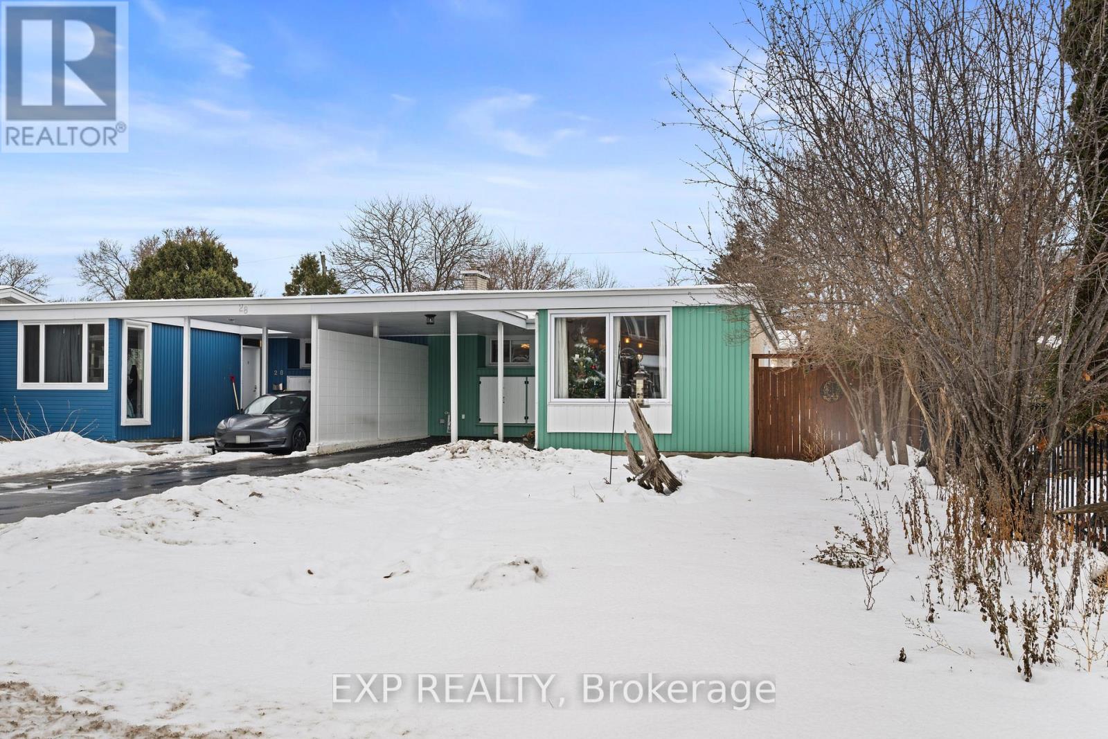 26 Leeming Drive, Ottawa, Ontario  K2H 5P7 - Photo 2 - X12646104