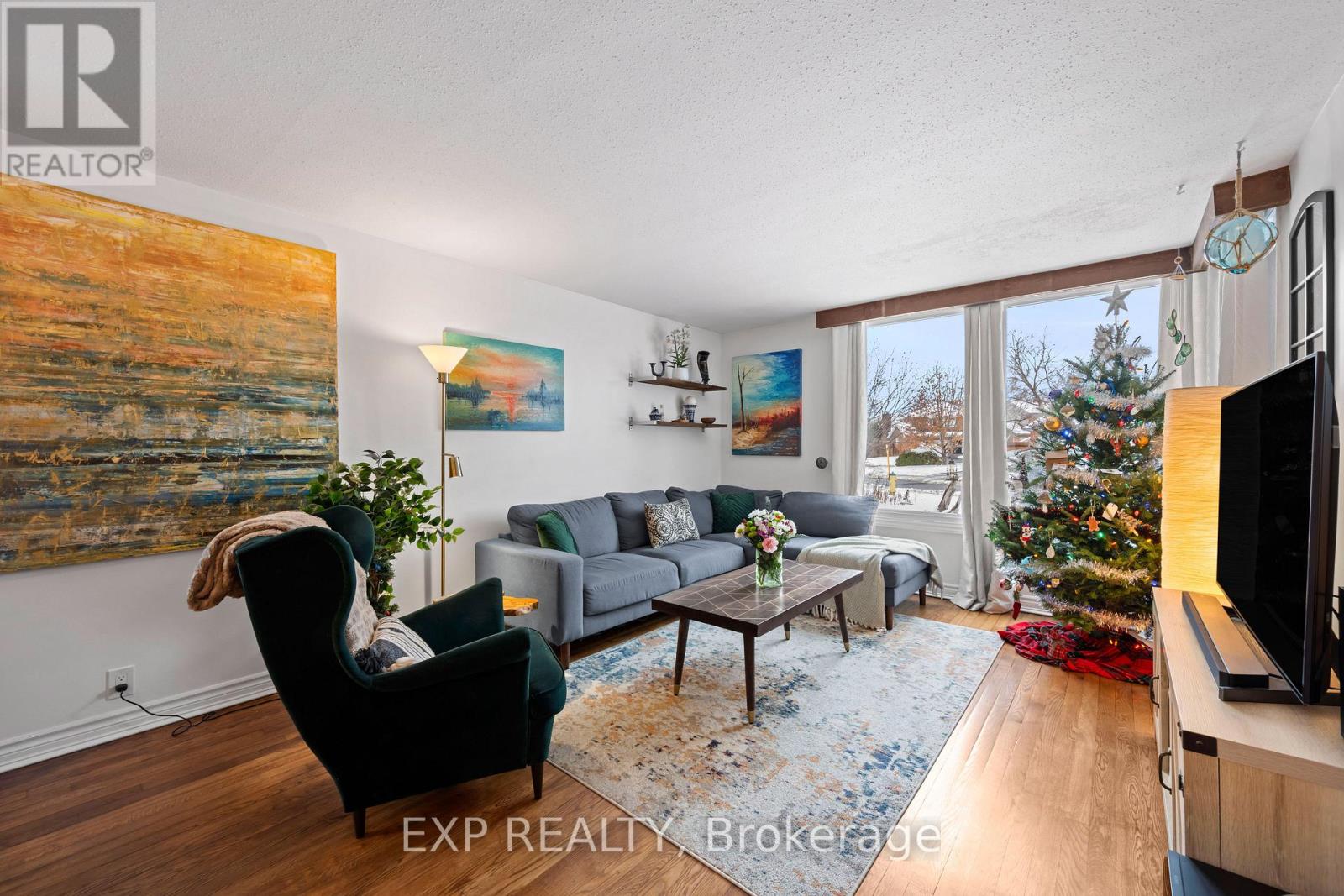 26 Leeming Drive, Ottawa, Ontario  K2H 5P7 - Photo 4 - X12646104