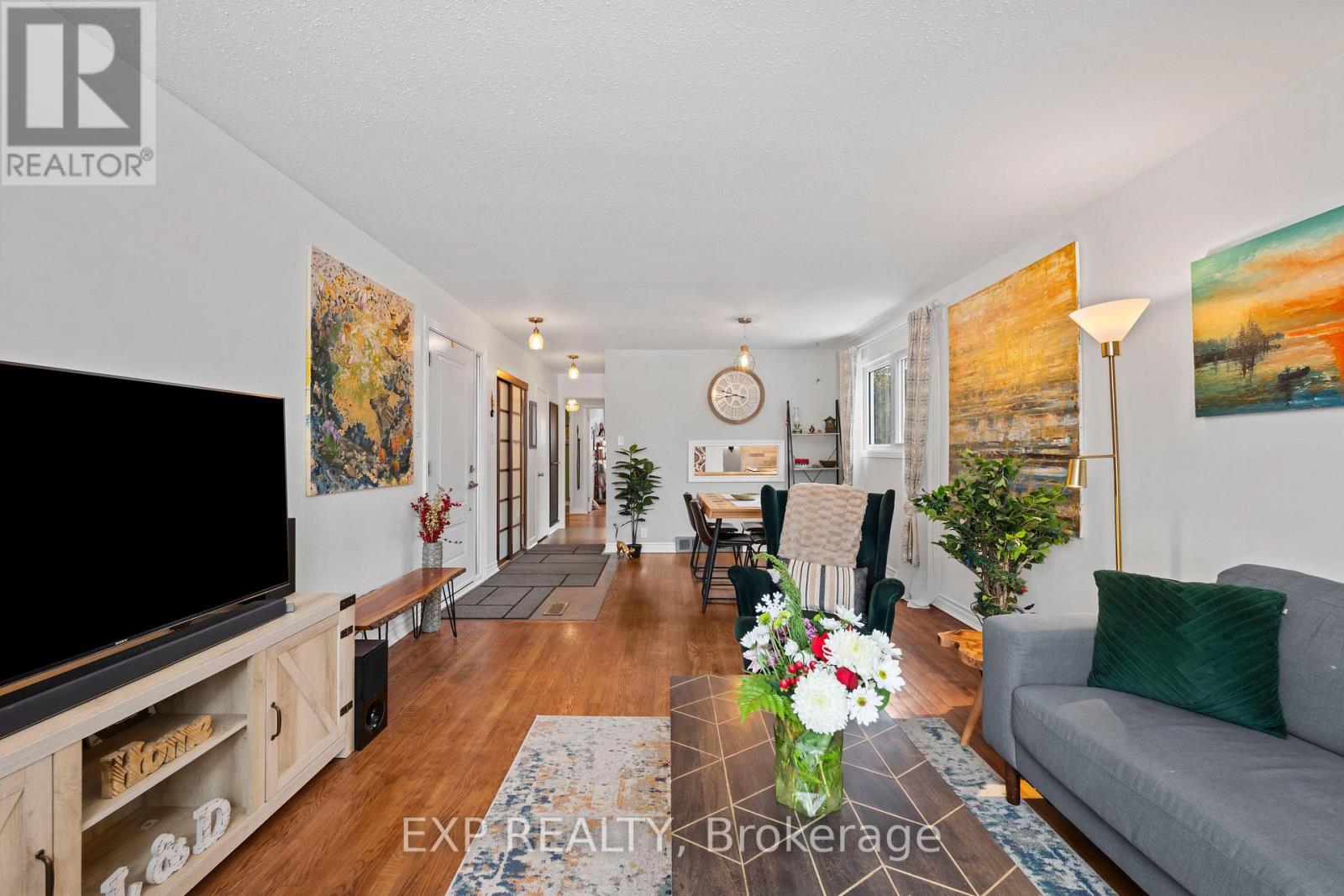 26 Leeming Drive, Ottawa, Ontario  K2H 5P7 - Photo 6 - X12646104