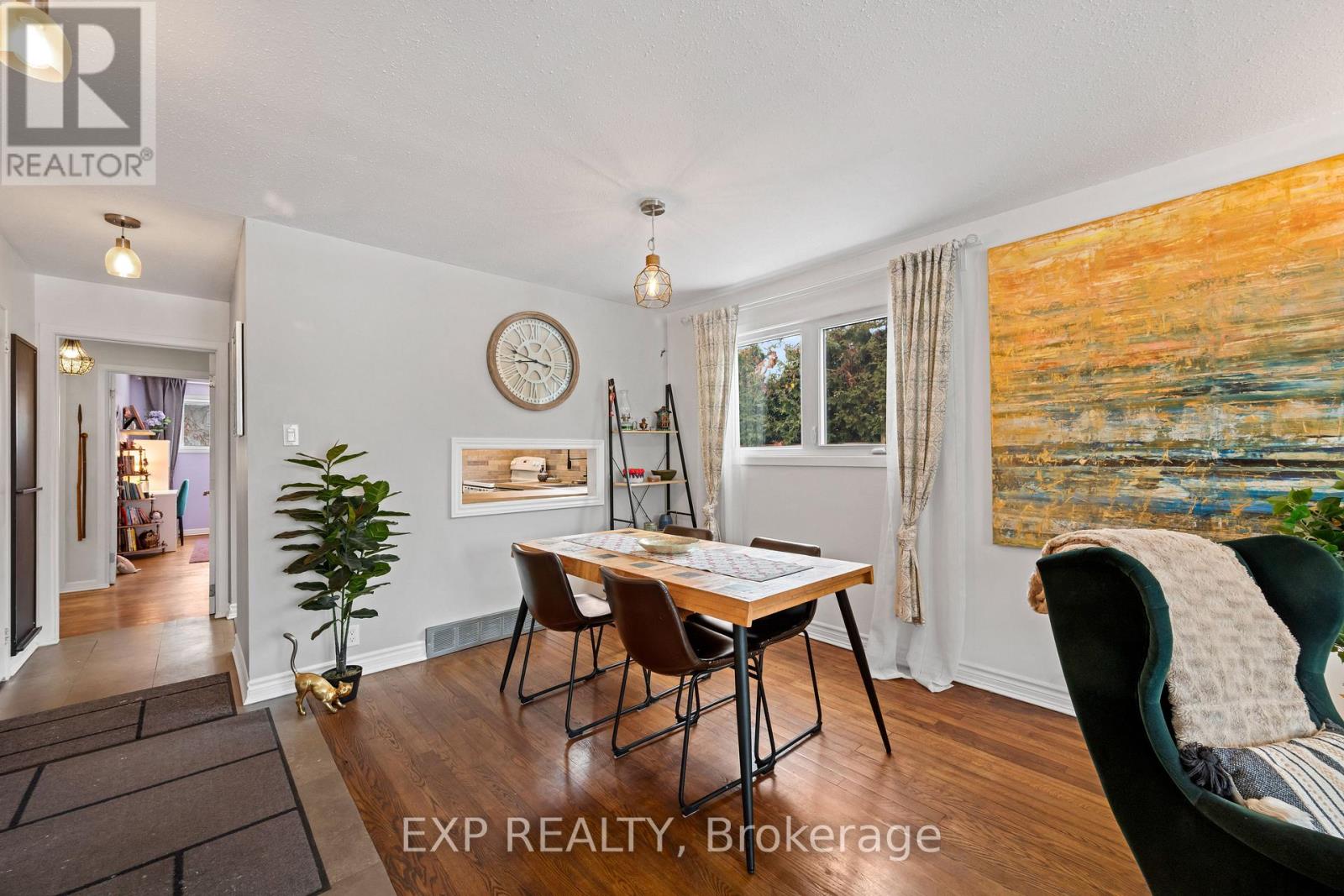 26 Leeming Drive, Ottawa, Ontario  K2H 5P7 - Photo 7 - X12646104