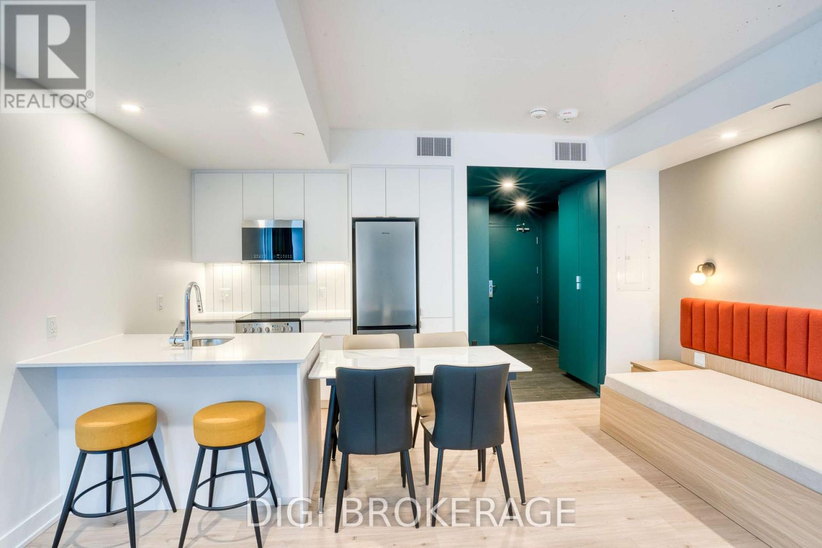 207 - 1250 Cummings Avenue, Ottawa, Ontario  K1J 0E4 - Photo 2 - X12646132