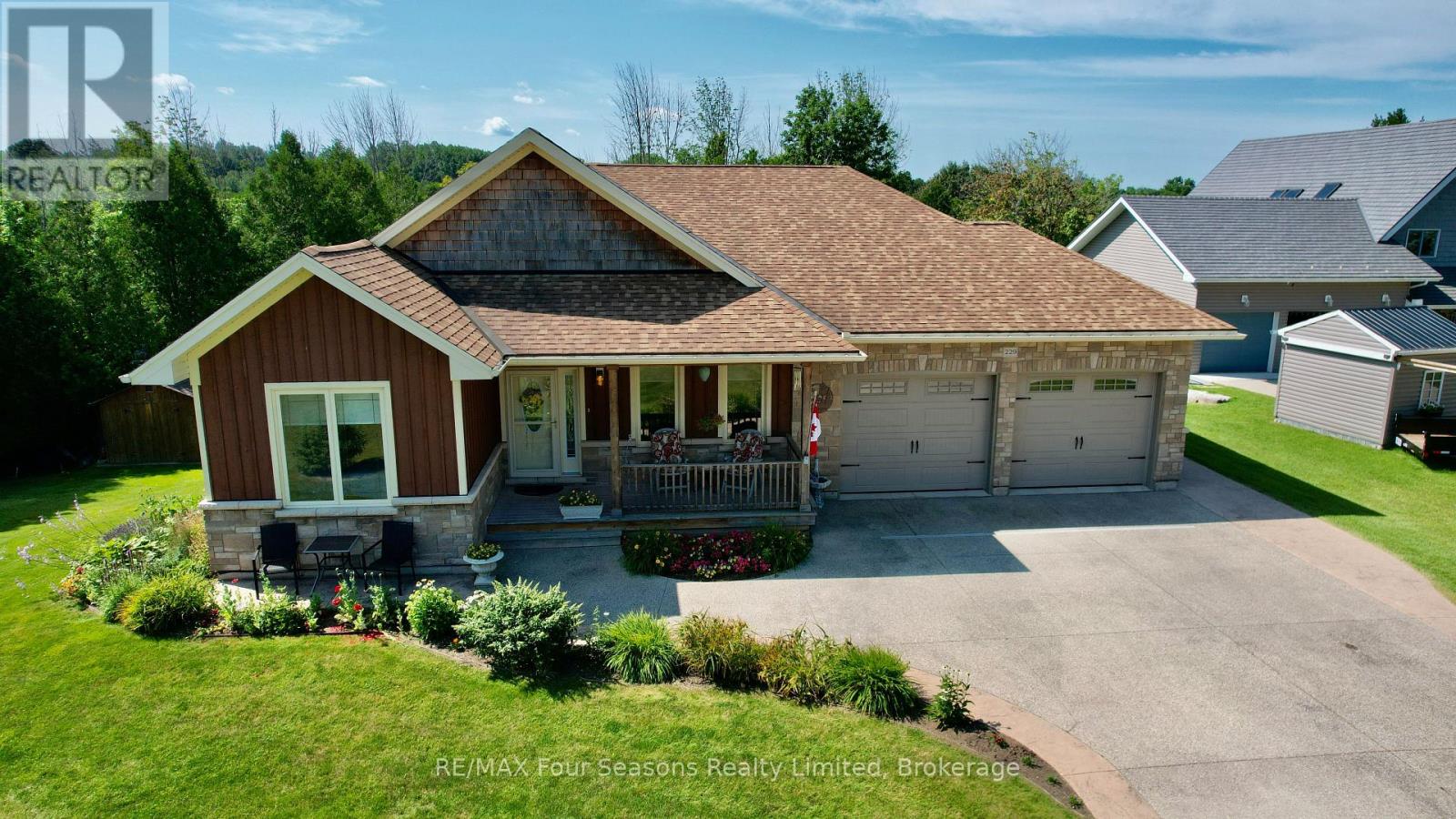 229 S Rankin Street, Saugeen Shores, Ontario  N0H 2L0 - Photo 3 - X12062589