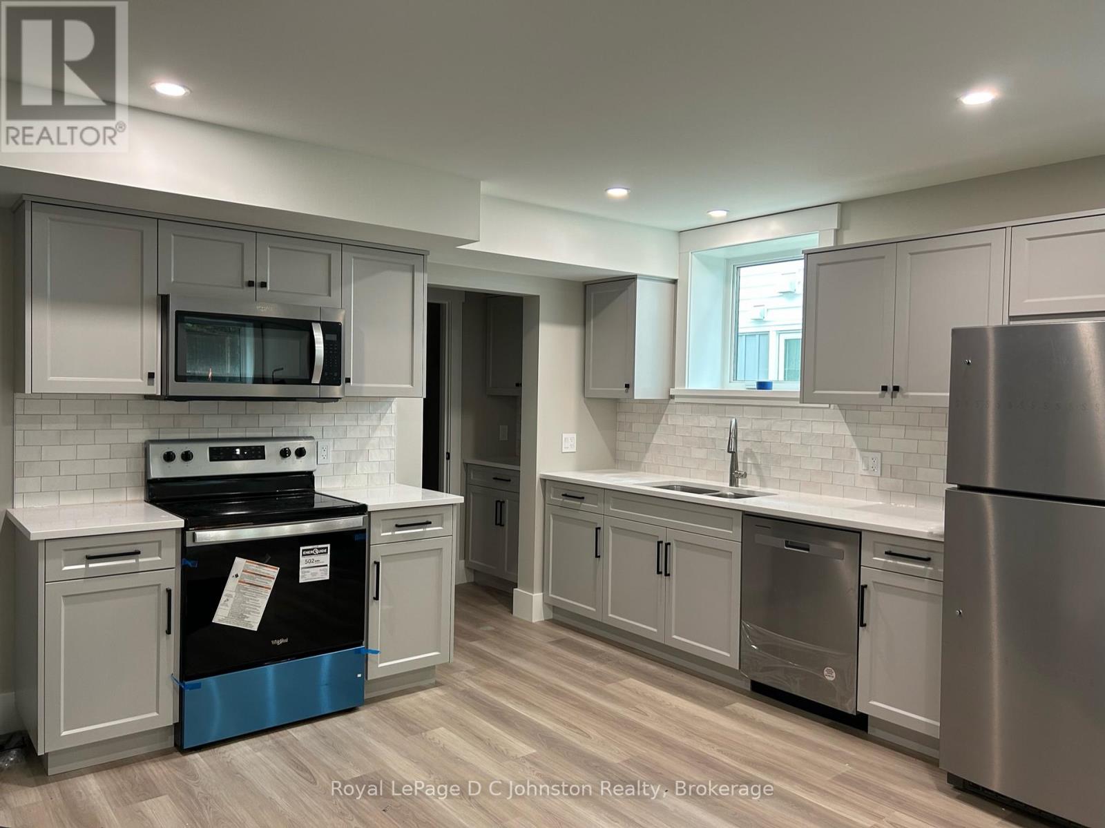 2 - 242 South Rankin Street, Saugeen Shores, Ontario  N0H 2L0 - Photo 3 - X12646074