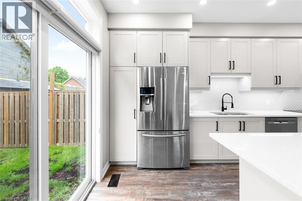 12 Lindsay Way, Grimsby, Ontario  L3M 0H6 - Photo 16 - 40794775