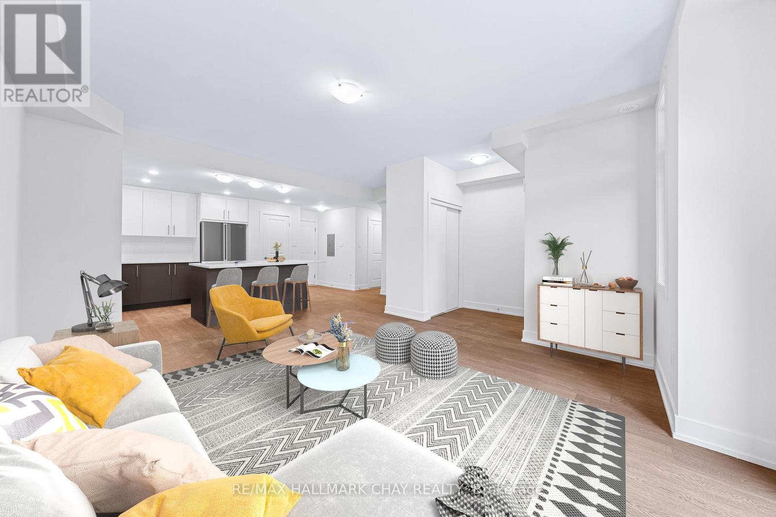 16 - 6 Sayers Lane, Richmond Hill, Ontario  L4E 1J4 - Photo 4 - N12646058