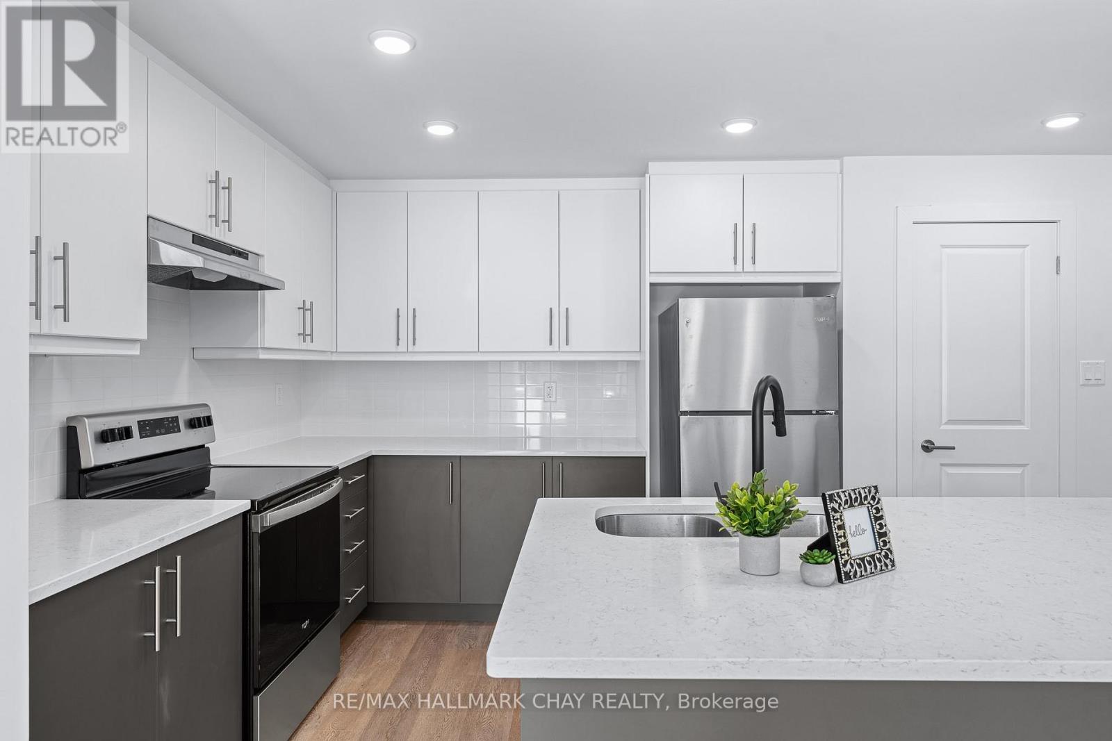 16 - 6 Sayers Lane, Richmond Hill, Ontario  L4E 1J4 - Photo 8 - N12646058