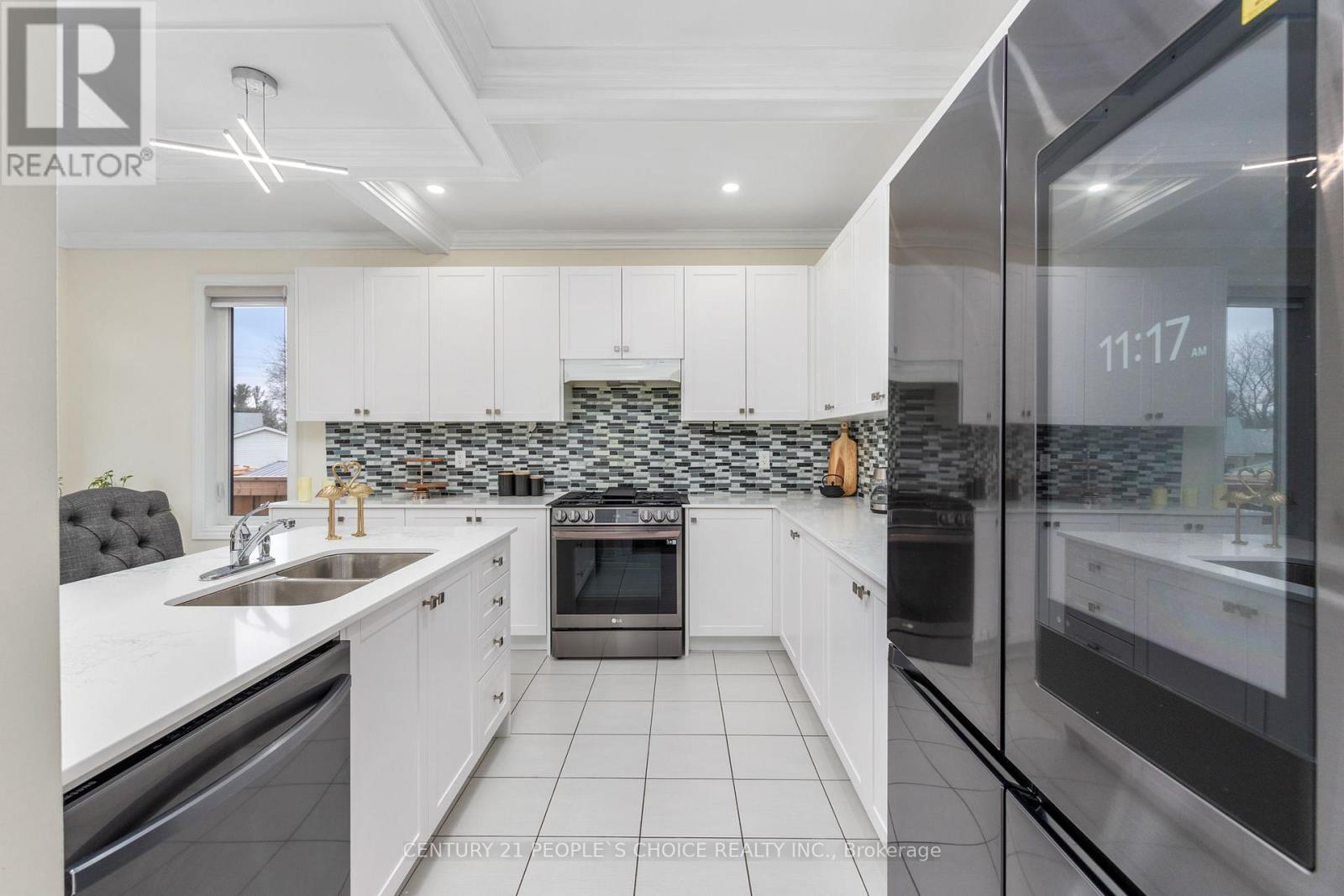 64 Coldwell Bay Circle, Vaughan, Ontario  L4H 5E9 - Photo 12 - N12646078