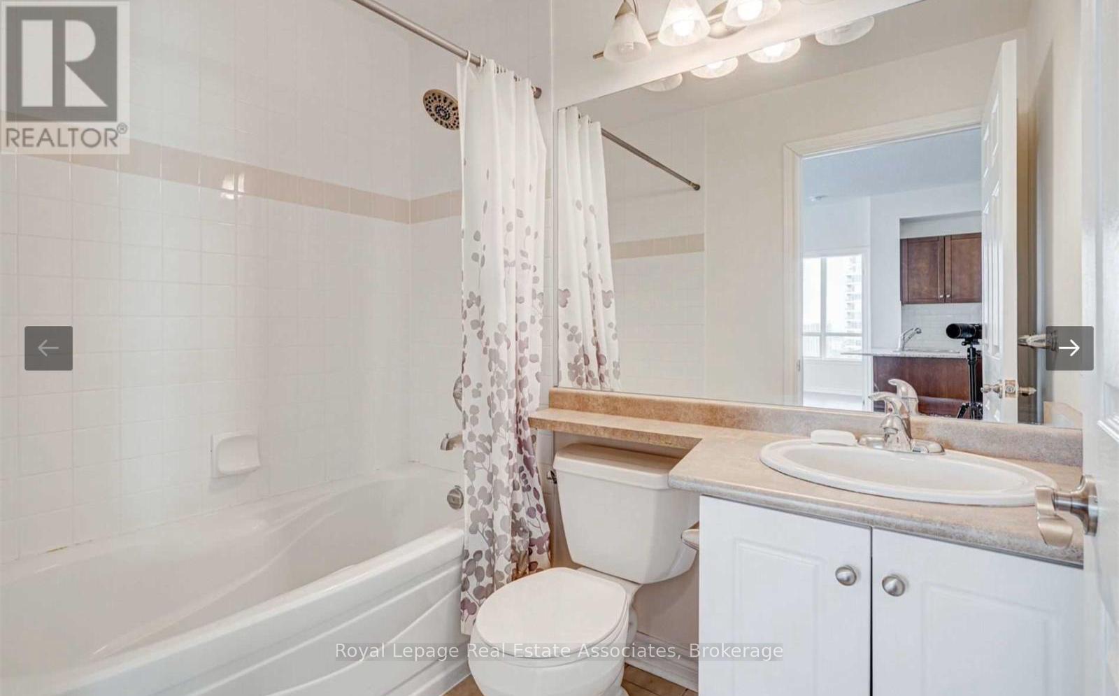 2510 - 3504 Hurontario Street, Mississauga, Ontario  L5B 0B9 - Photo 14 - W12644216