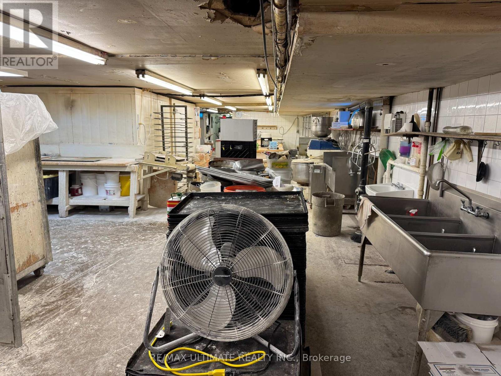 6 - 385 The West Mall, Toronto, Ontario  M9C 1E7 - Photo 9 - W12646032