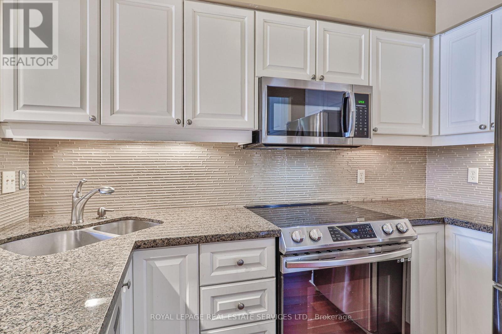 512 - 2267 Lake Shore Boulevard W, Toronto, Ontario  M8V 3X2 - Photo 11 - W12646040