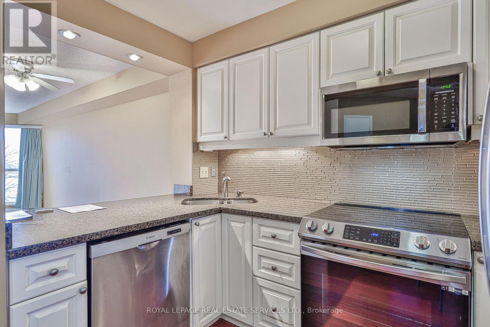 512 - 2267 Lake Shore Boulevard W, Toronto, Ontario  M8V 3X2 - Photo 12 - W12646040